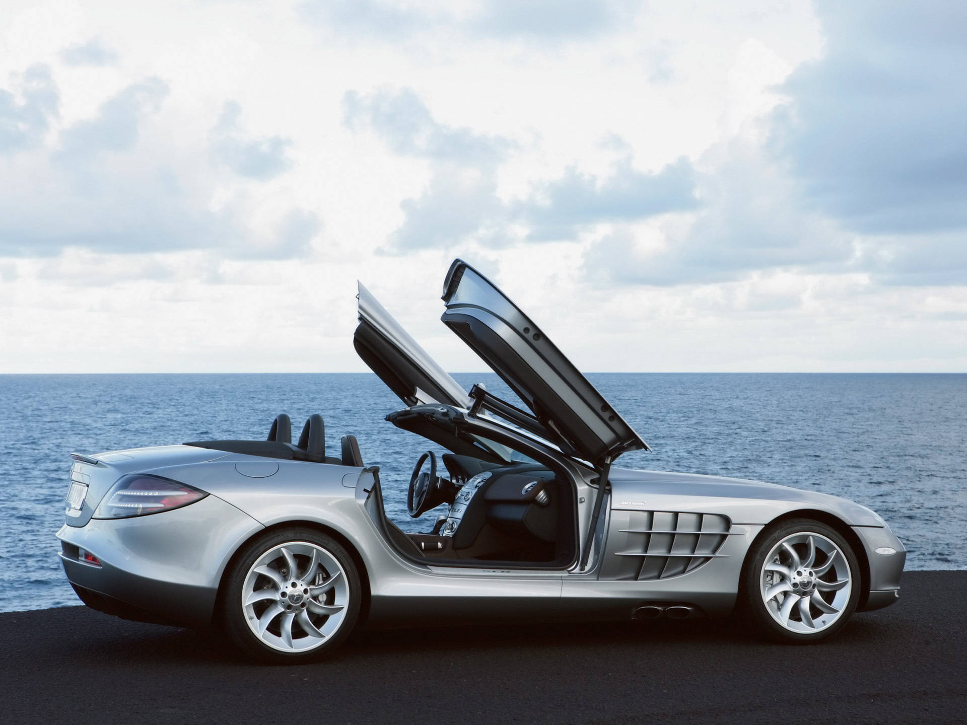 Hd Mercedes With Butterfly Doors Wallpaper