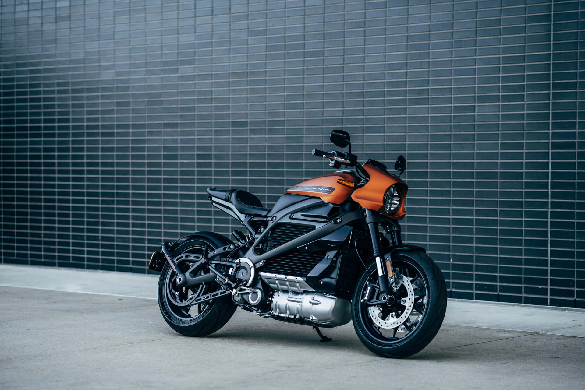 På én tur: HD Motorcykel Tapet med magt og ydelse. Wallpaper