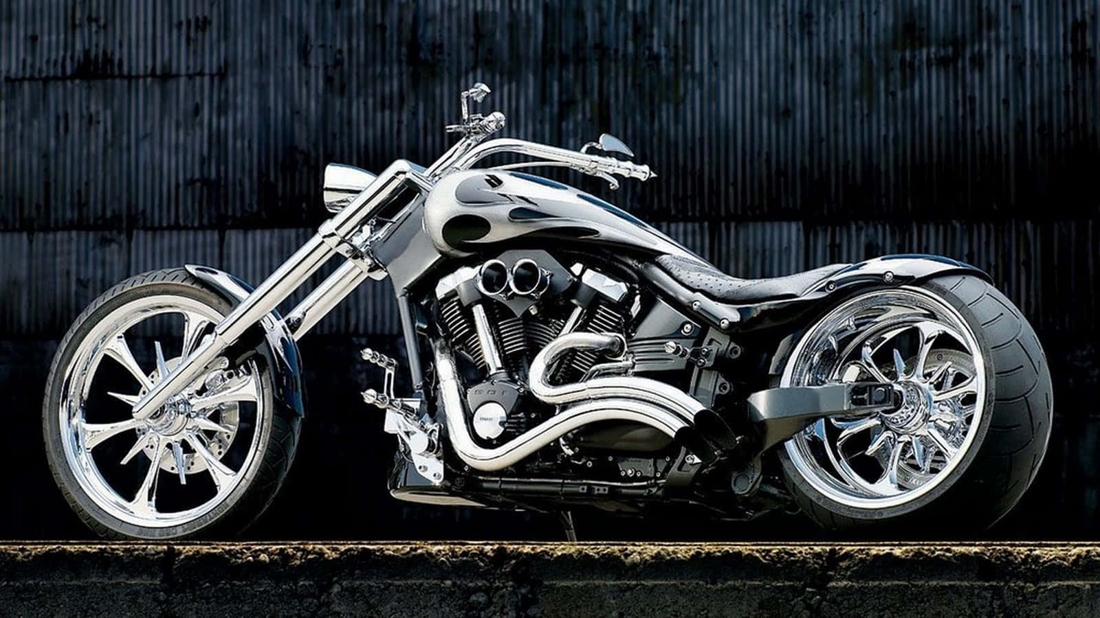 Nyd en spændende og speciel tur på en tilpasset HD-motorcykel. Wallpaper