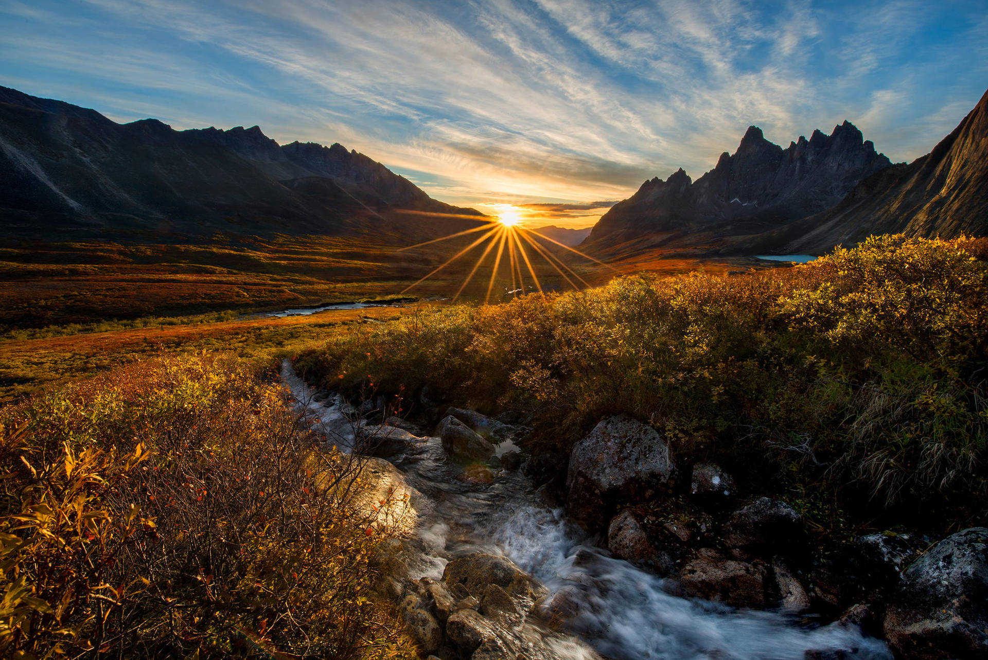 Hd Mountain Valley Ved Solnedgang Wallpaper