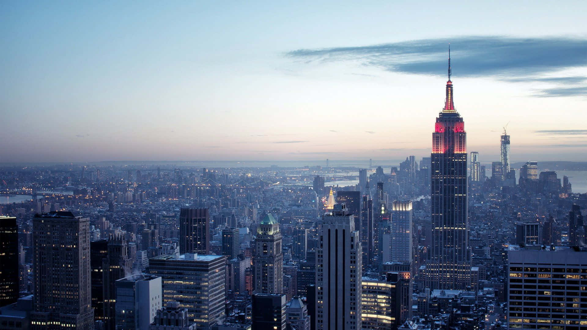 Rotesbeleuchtetes Empire State Hd New York Hintergrundbild