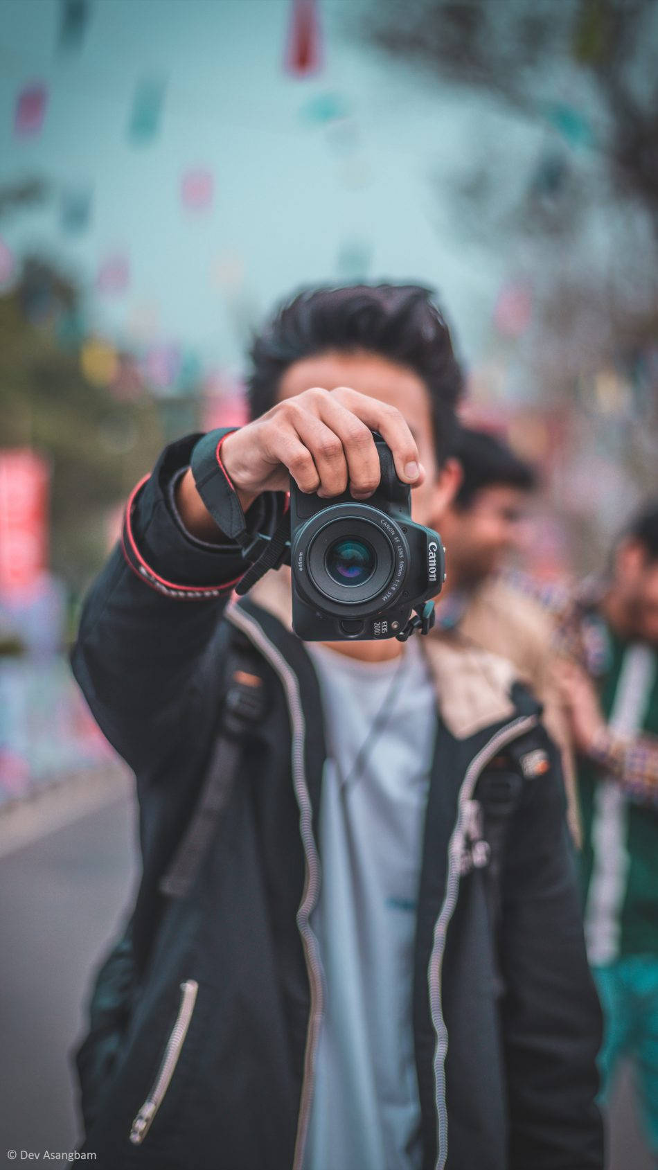 Hd Photography Of A Man Holding A Camera Wallpaper