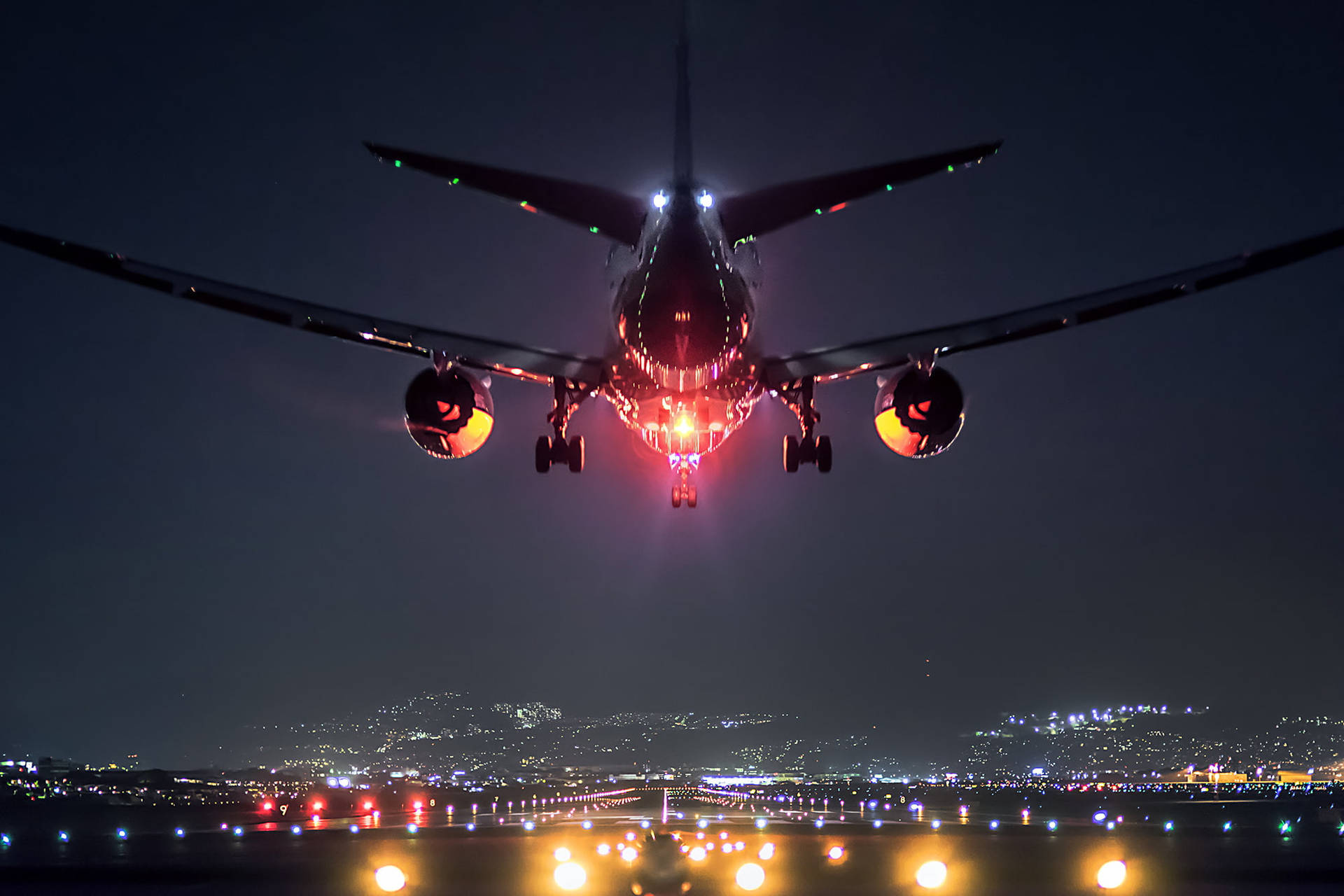 Download Hd Plane Landing At Night Wallpaper 