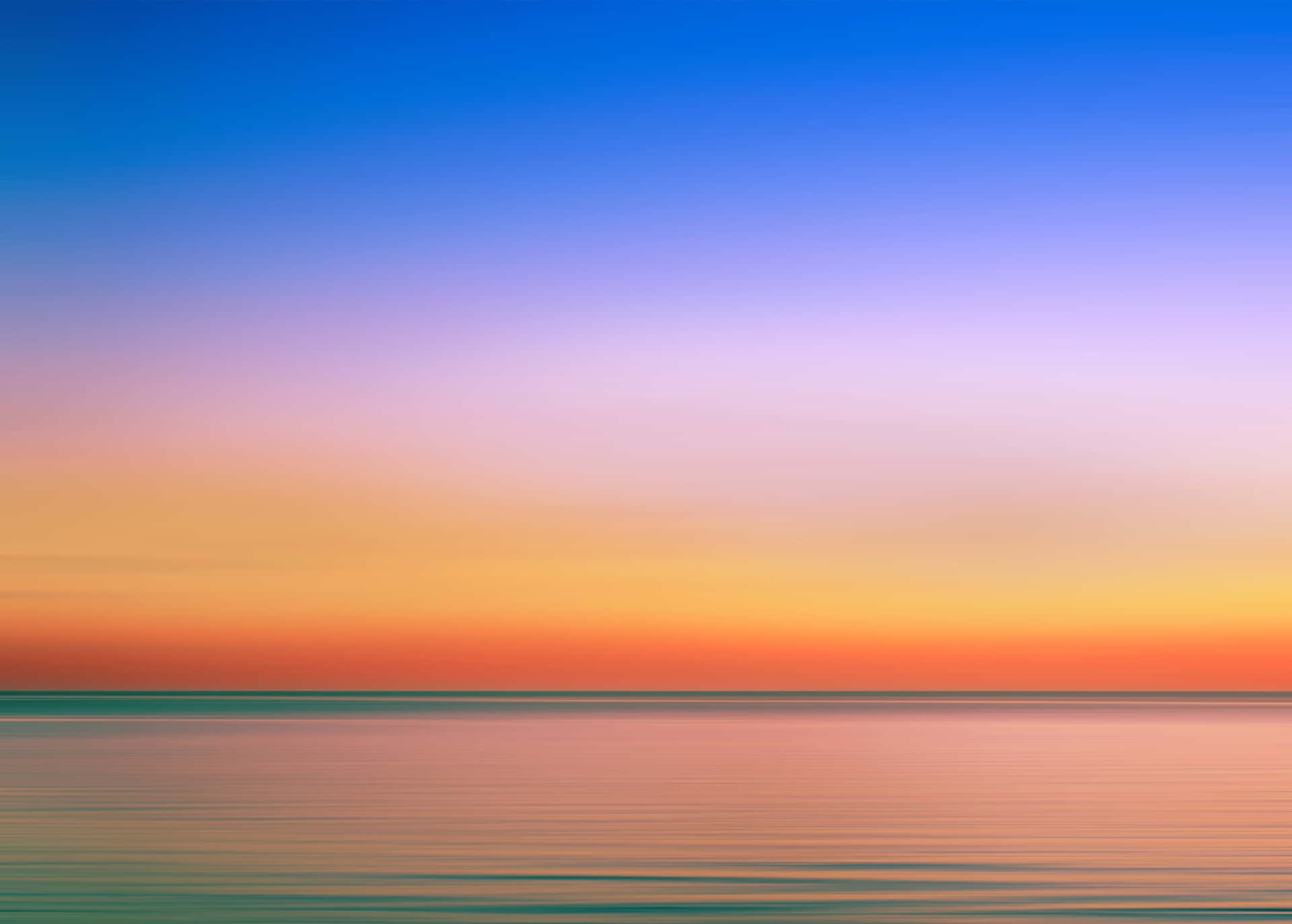 Ensolnedgång Över Havet Med En Färgglad Himmel Wallpaper