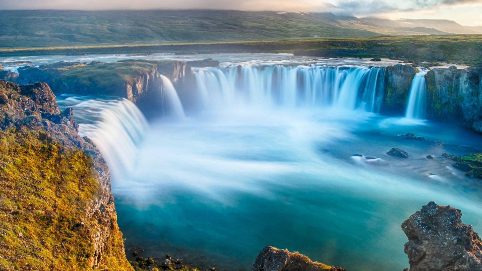 Hd Waterfall Iceland's Goðafoss Falls Wallpaper
