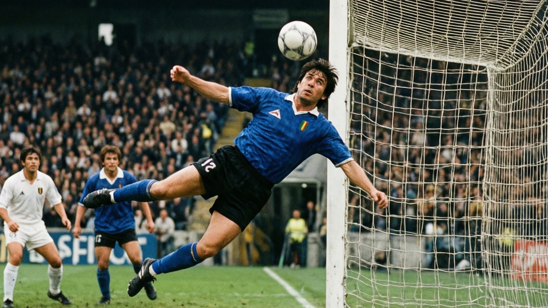Paolo Rossi scorer et kraftig hodestøt, frosset i handling.