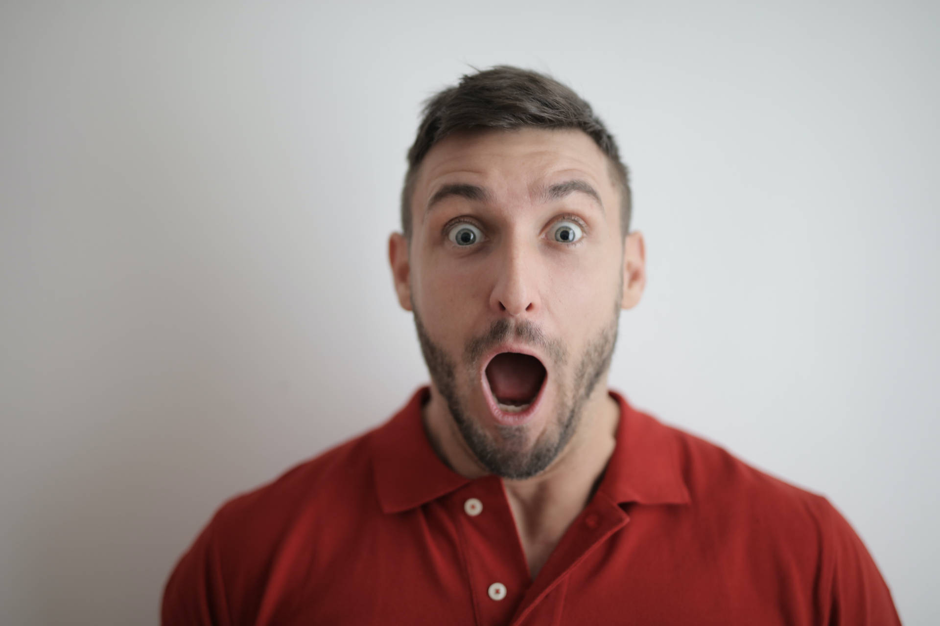 Headshot Of A Man With Shocked Face Wallpaper