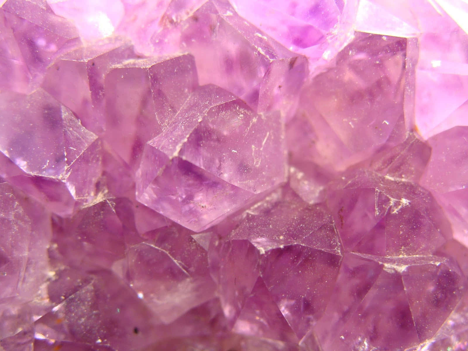 Find your emotional strength with Healing Crystals Wallpaper