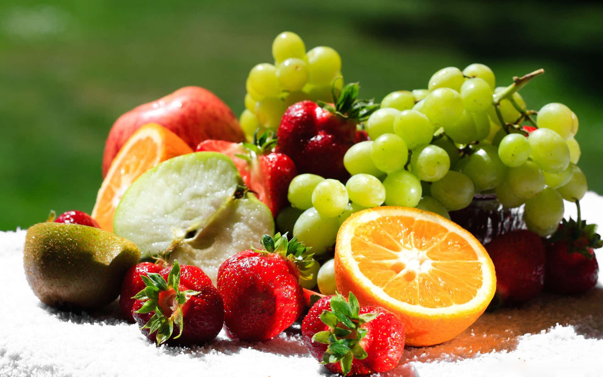 Assortimentodi Verdure Fresche E Frutta Su Tagliere