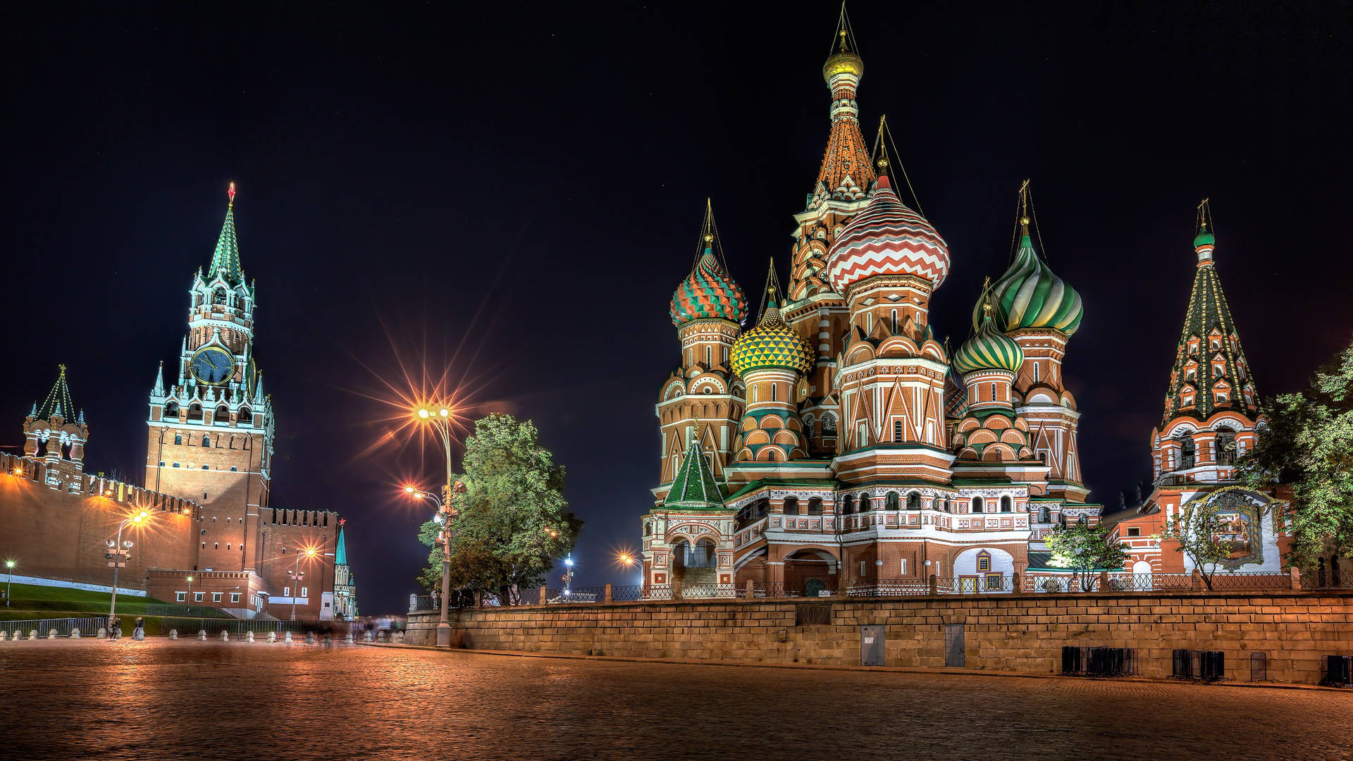Heart Of Russia At Night Wallpaper