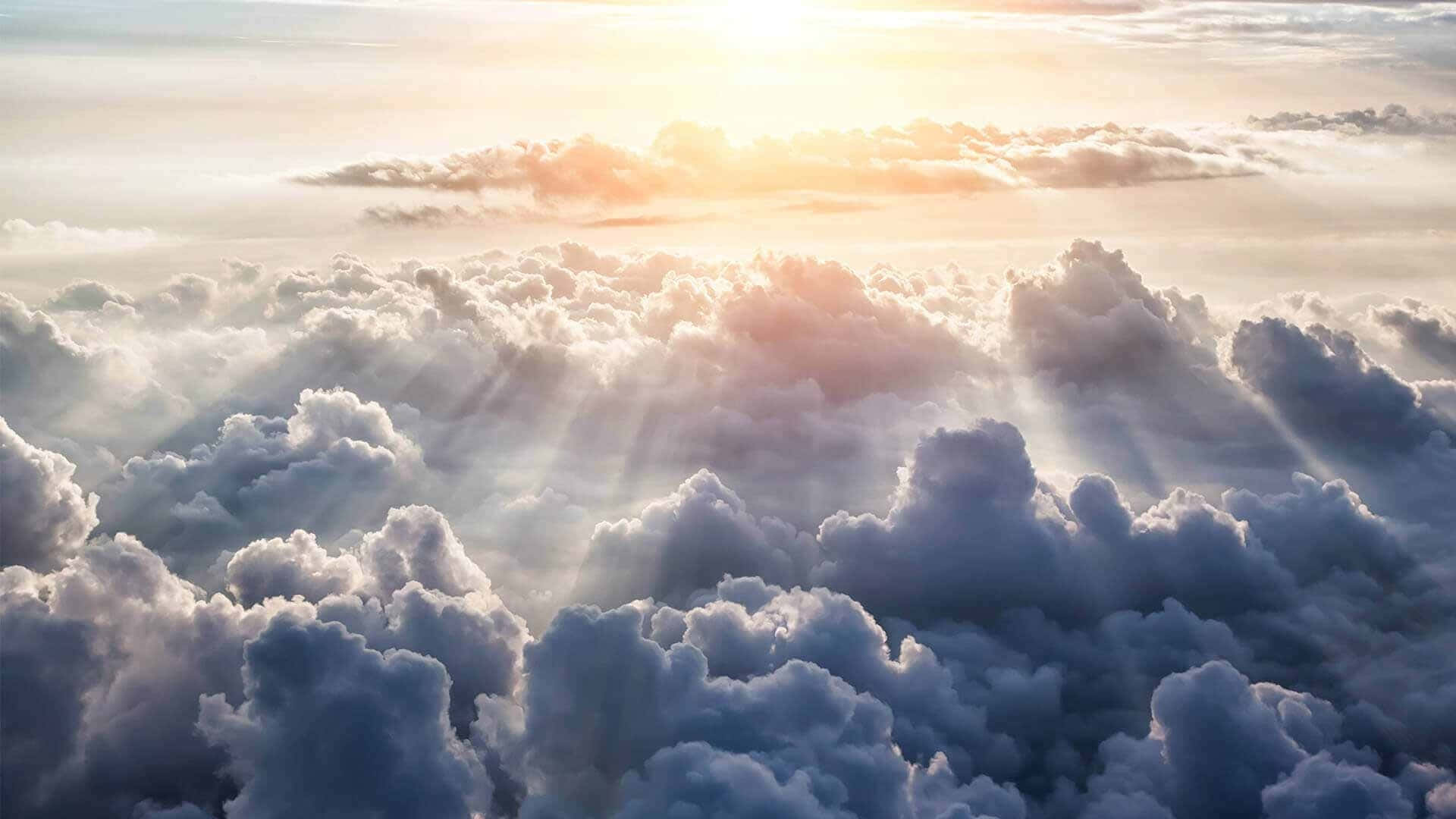 Sfondocon Uno Strato Di Nuvole Nel Cielo