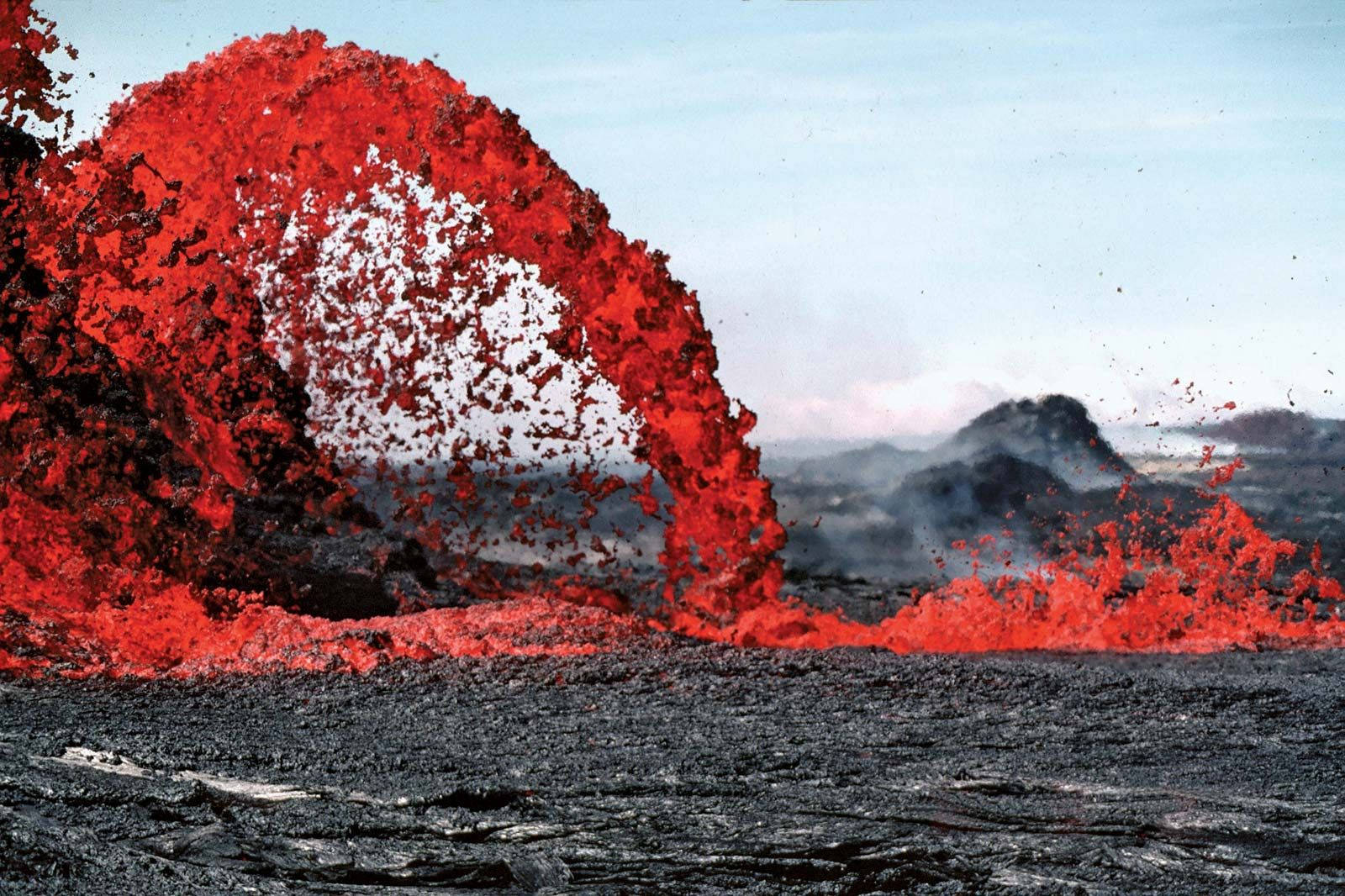 Tunglavfontän Vid Kilauea-vulkanen. Wallpaper