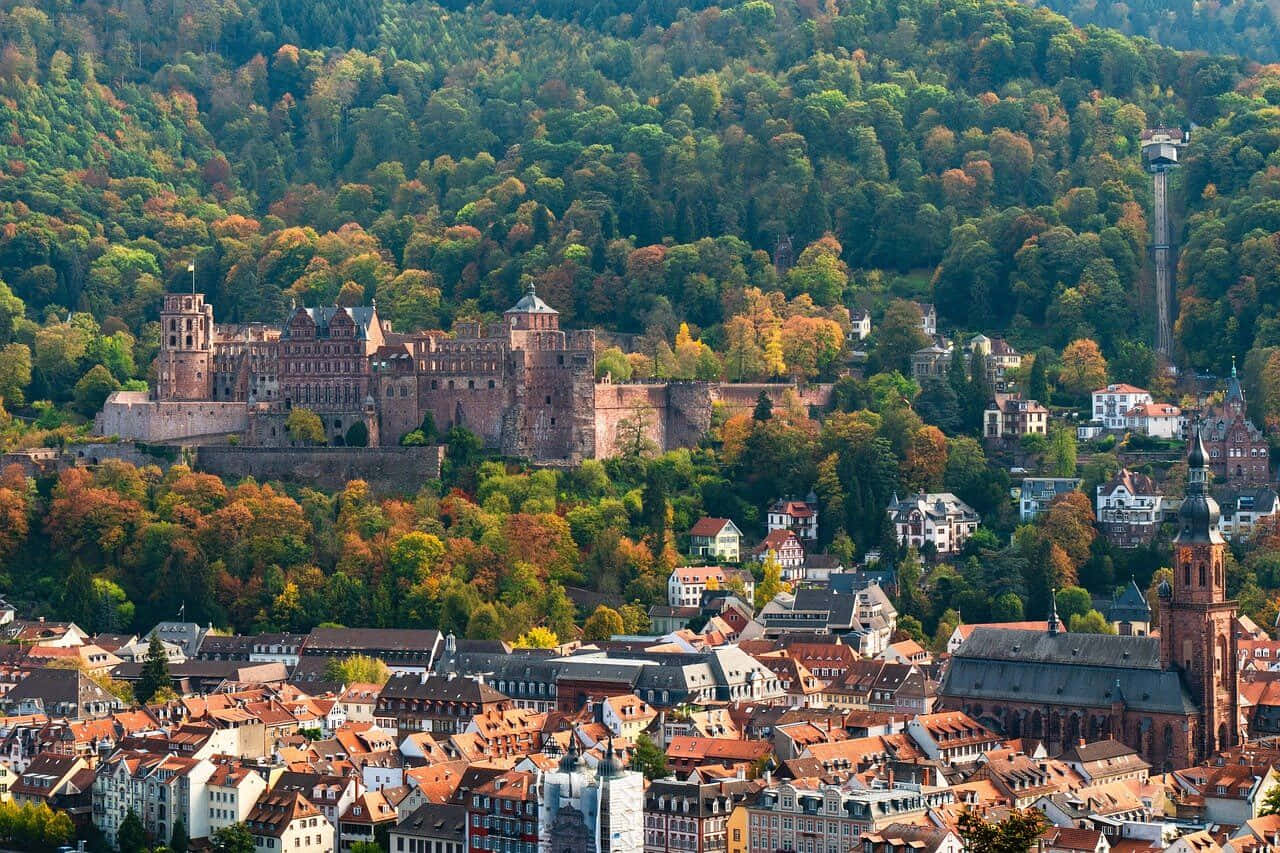 Castillode Heidelberg En Un Cálido Otoño. Fondo de pantalla