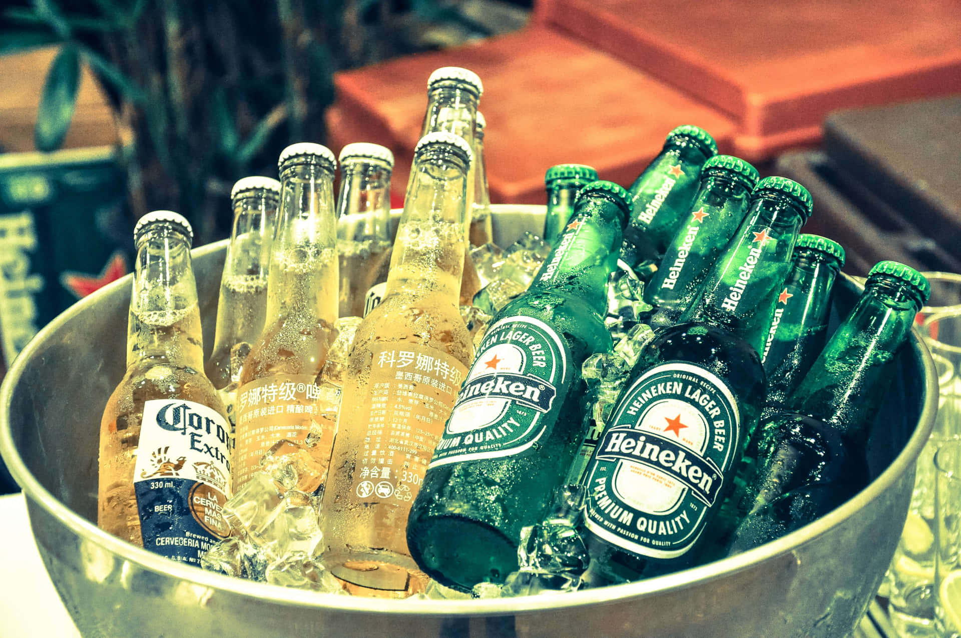 Heineken’s Cool, Refreshing Beer on a Luxurious Lounge