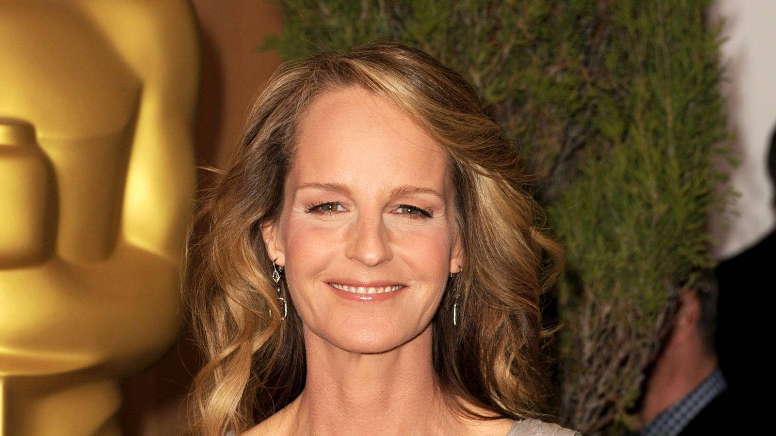 Helenhunt Awards Ceremony Doesn't Make Sense In The Context Of Computer Or Mobile Wallpaper. Could You Please Provide A Sentence That Fits The Context? Wallpaper