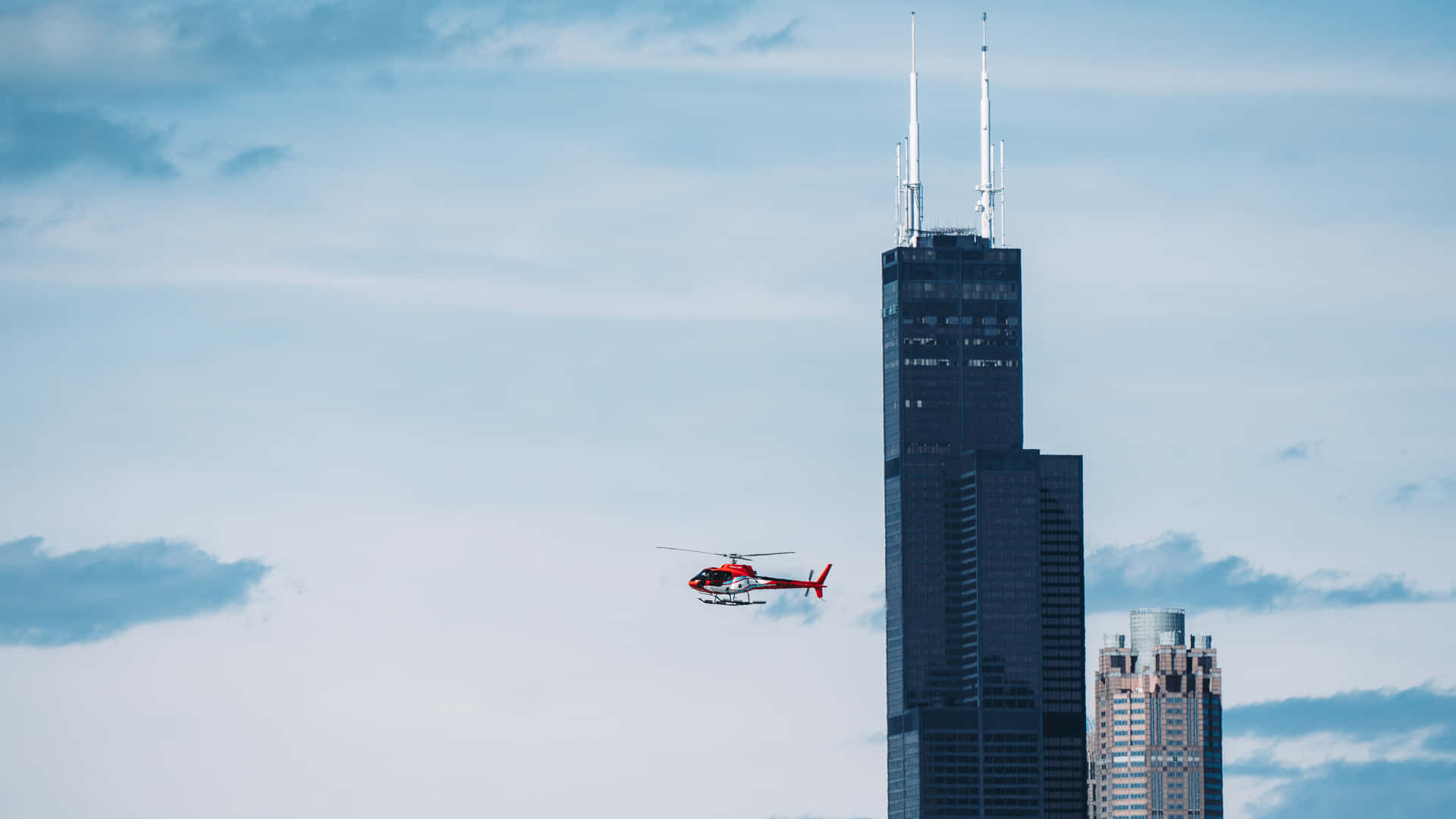 Perfectly Captured Flight: A Stunning Helicopter Soaring Through The Skies