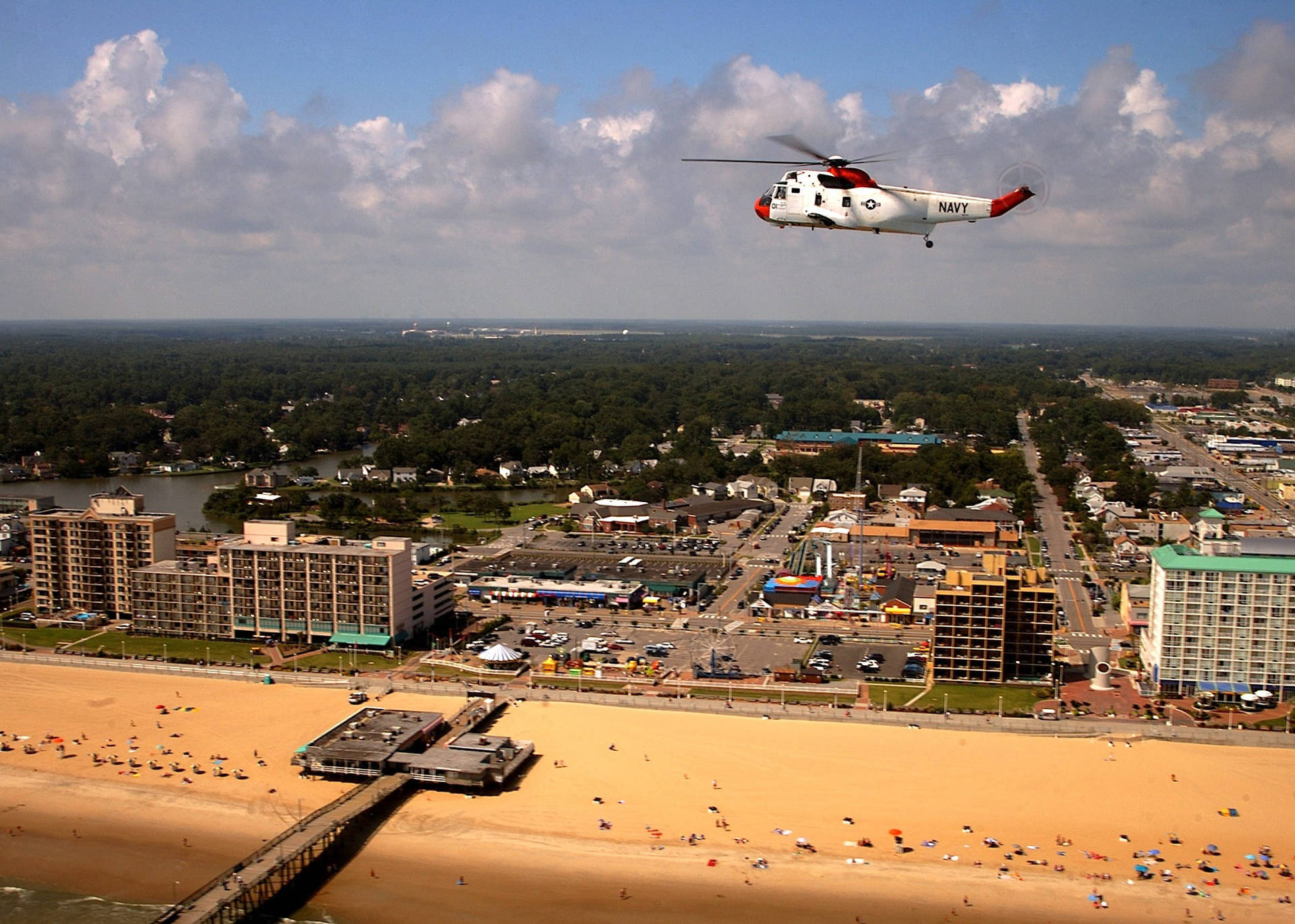 Helicópterosobre Virginia Beach Fondo de pantalla
