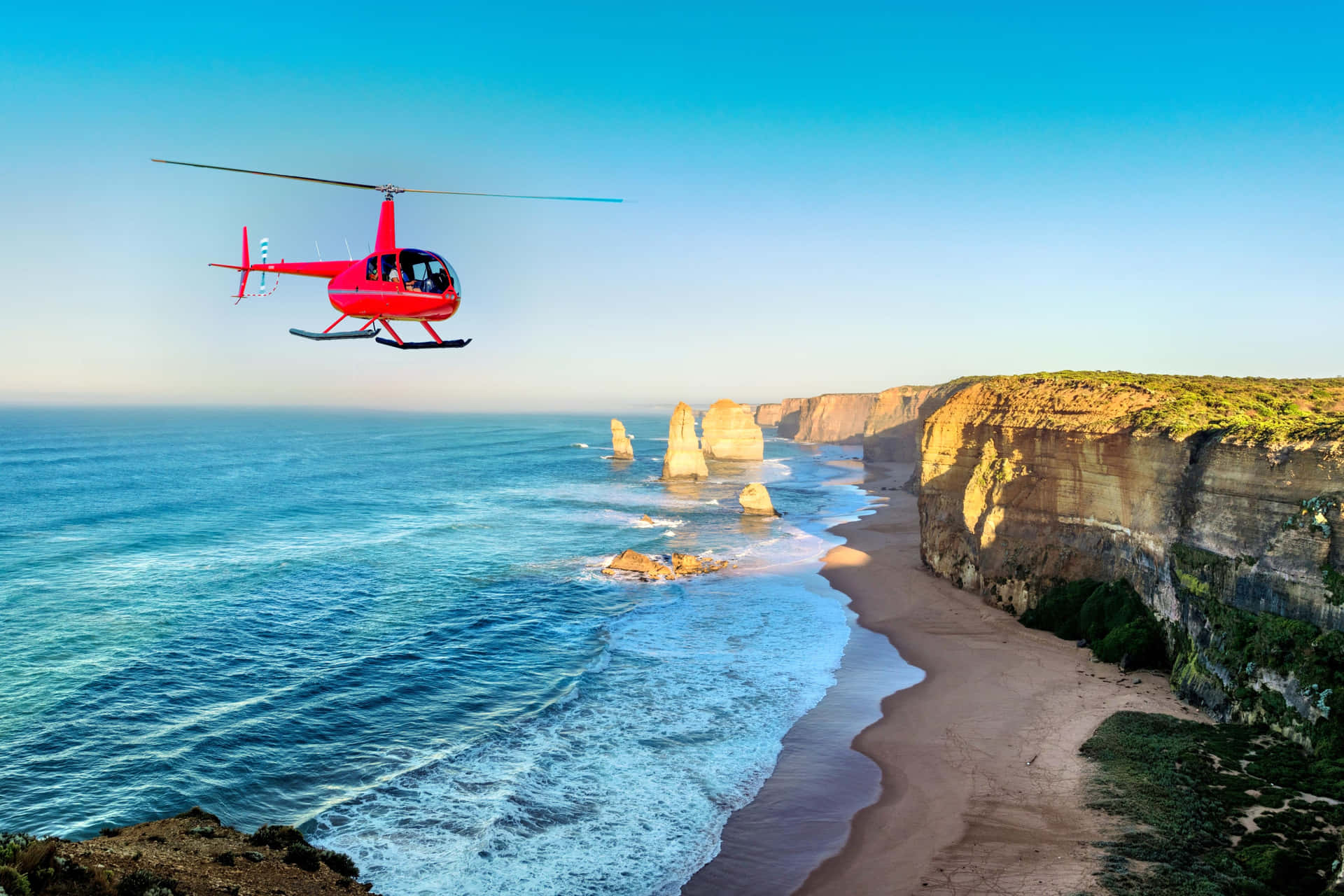 Helicópteroen Los Doce Apóstoles En Victoria, Australia. Fondo de pantalla