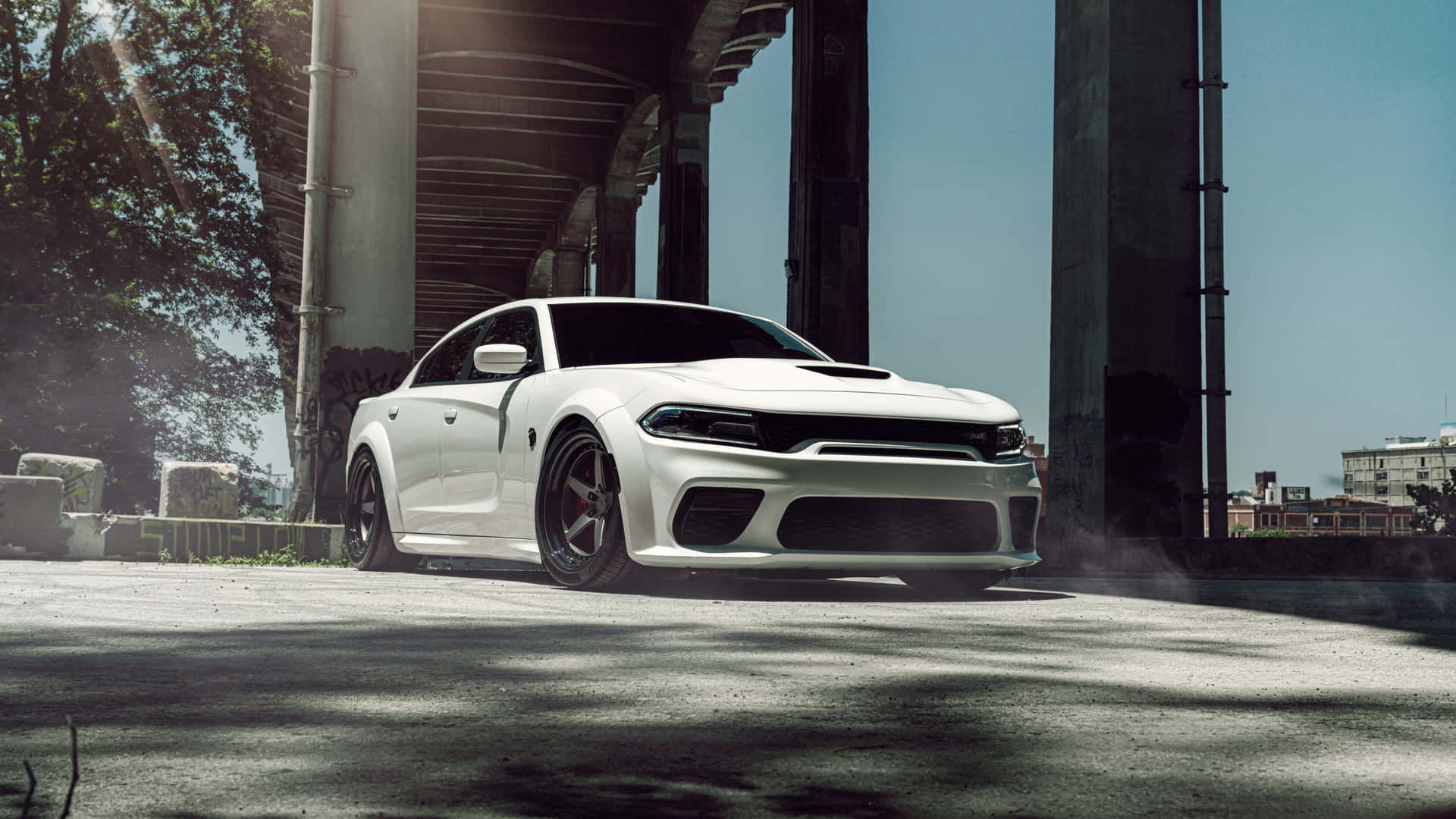 Experience Aggressive Speed and Power with the Dodge Hellcat Wallpaper