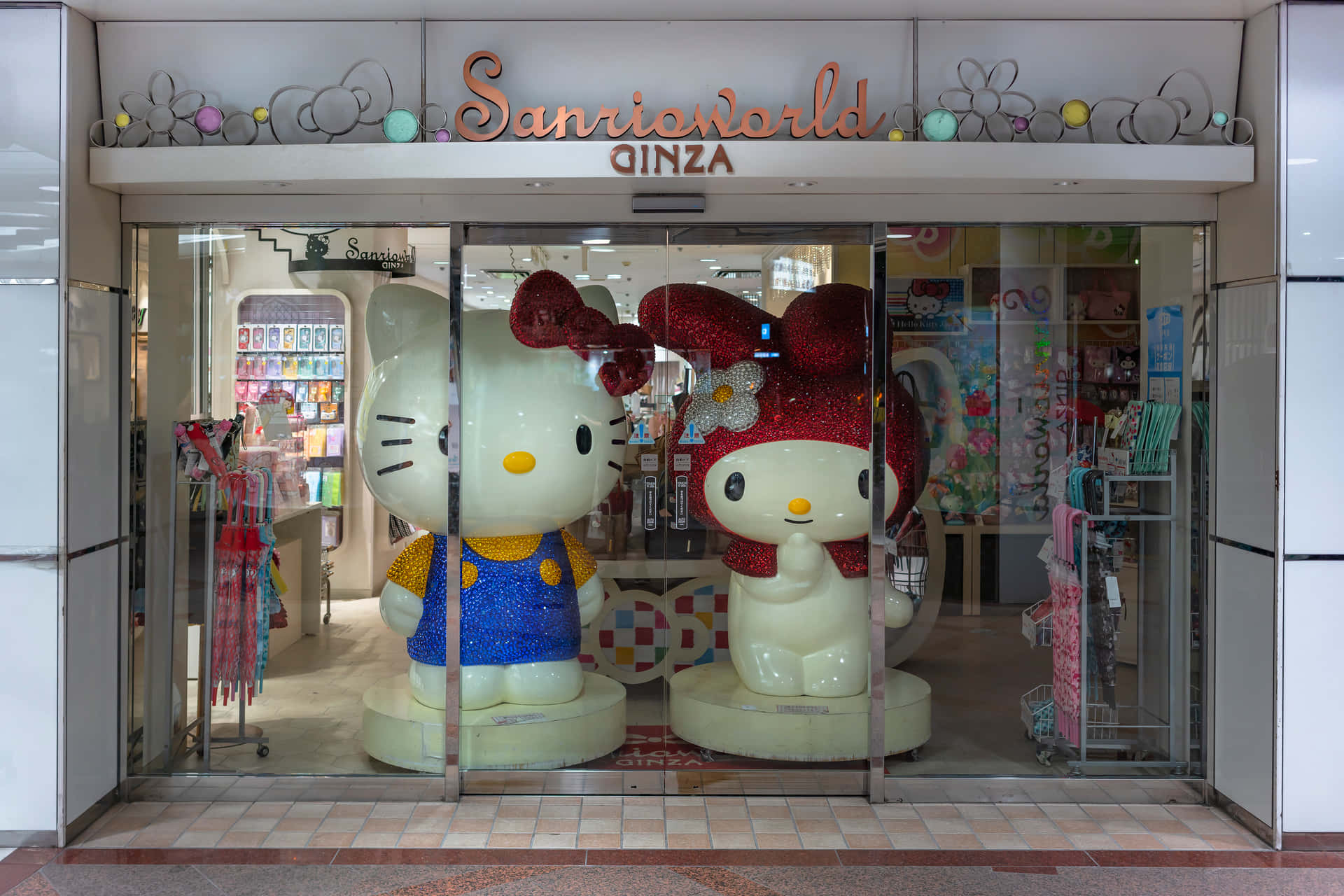 Enjoy the Sunny Afternoon with Hello Kitty