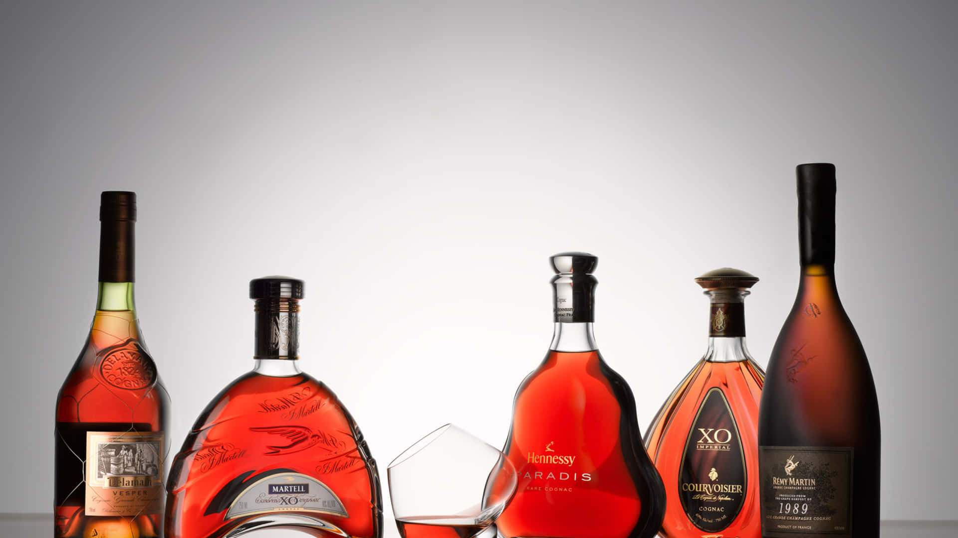 Enjoy an iconic Hennessy Experience Wallpaper