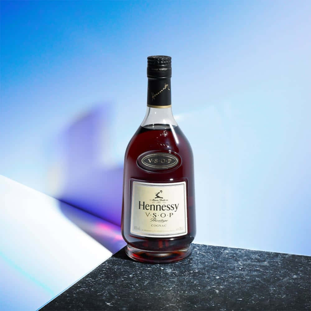 Eineflasche Heverley Schott Whisky, Die Auf Einem Tisch Steht. Wallpaper