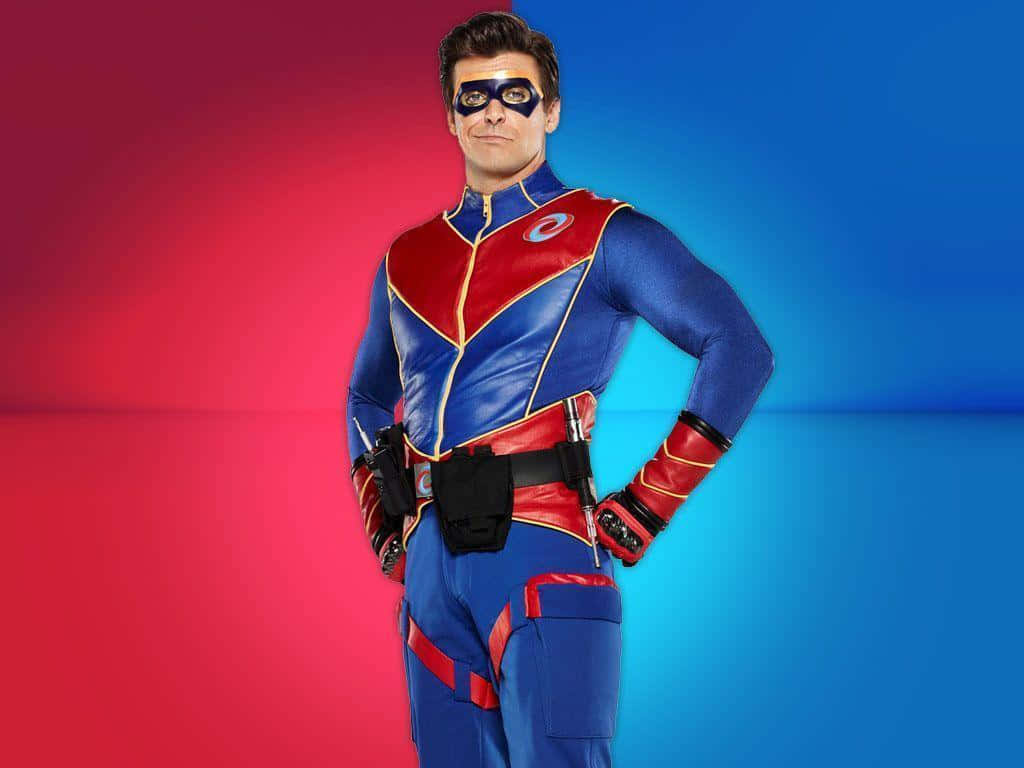 Umhomem Vestido Como Super-herói, Em Frente A Um Fundo Vermelho E Azul. Papel de Parede