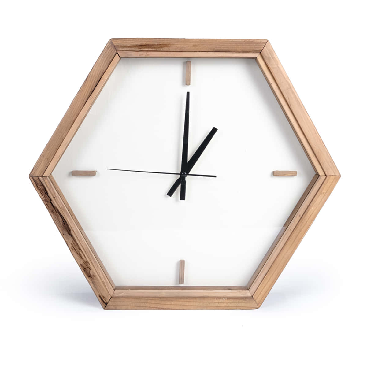 Relojde Madera Hexagonal En Una Imagen Blanca Y Simple.