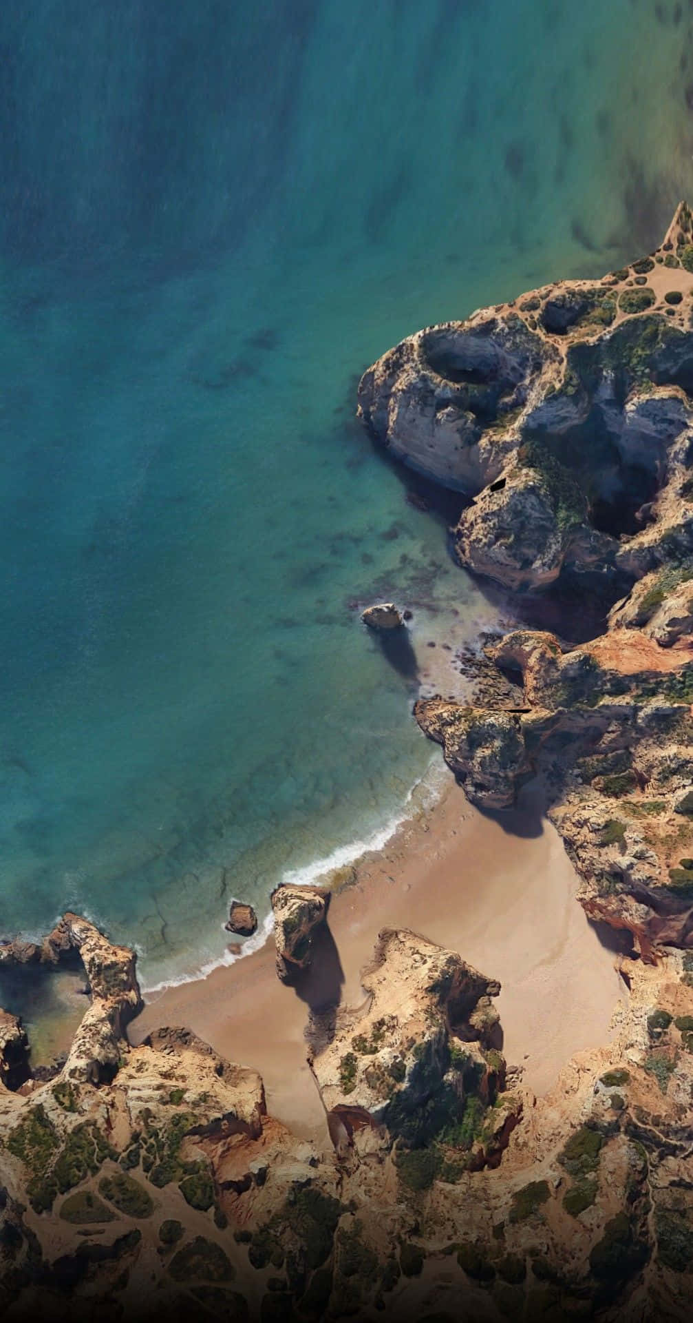 Google Pixel Vand Strand Med Klippe Wallpaper