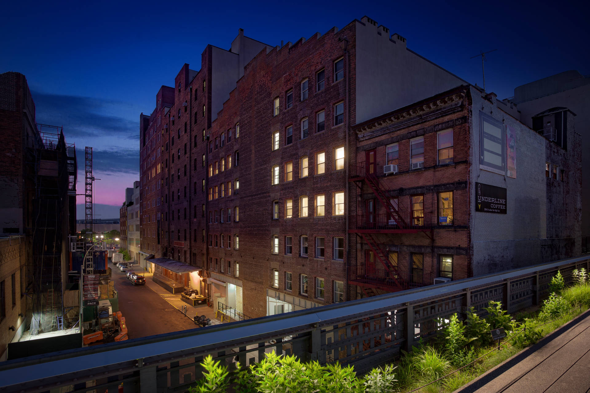 High Line Med Natudsigt Til New York Wallpaper