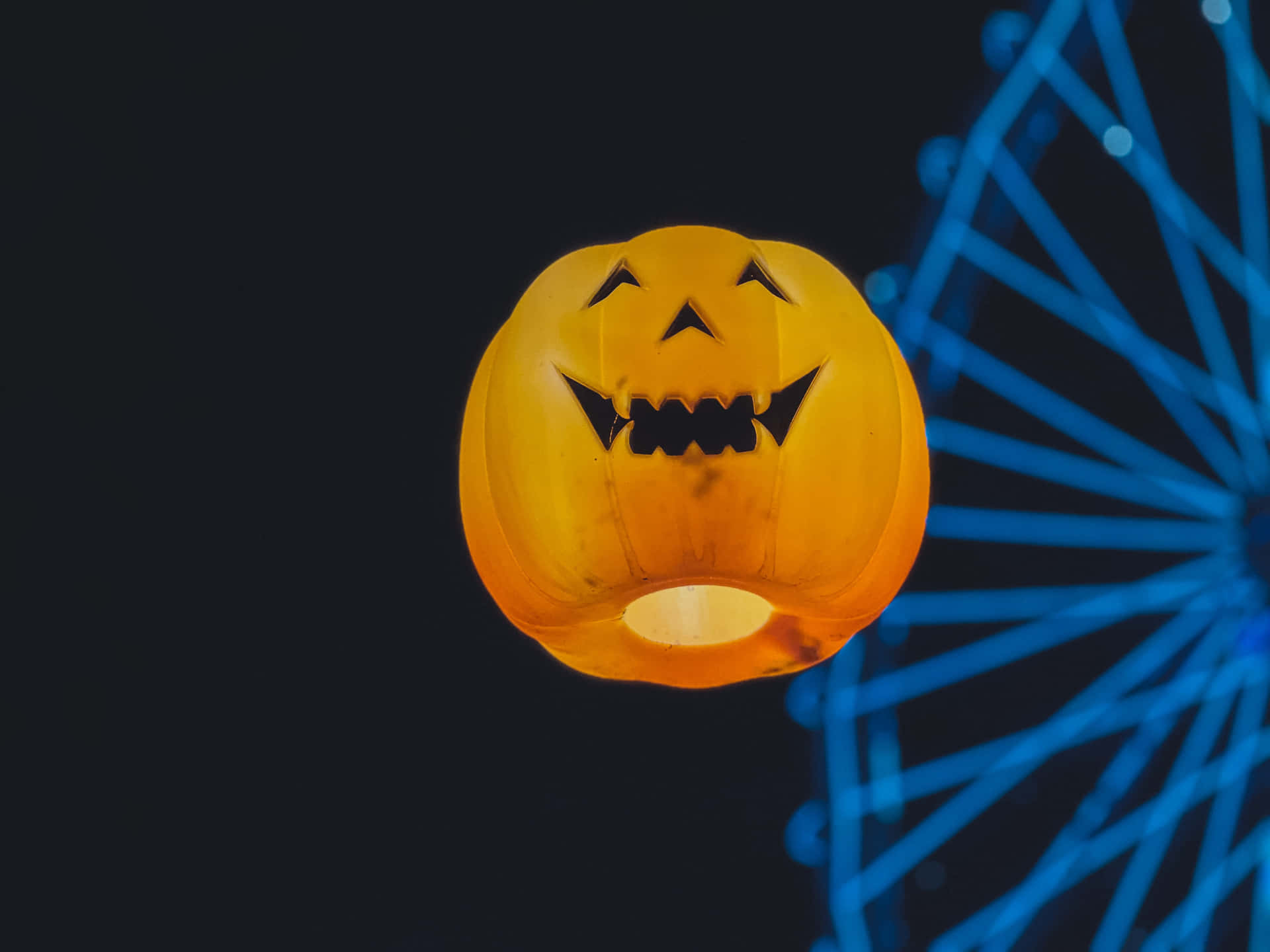 Svävandejack-o-lantern Högupplöst Halloween-bakgrund.