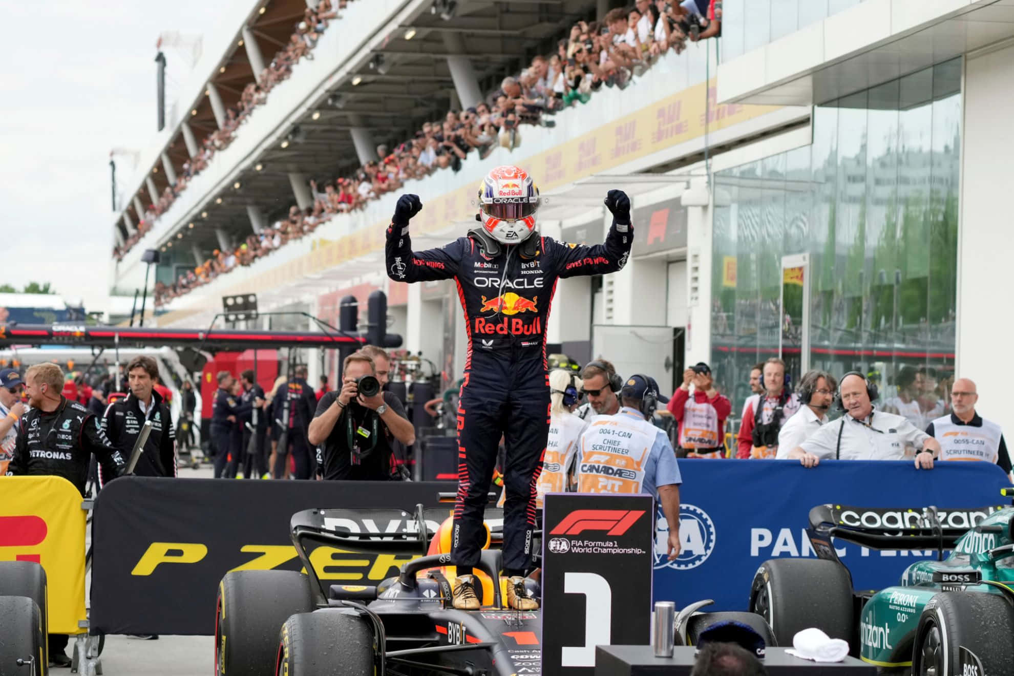 Excitation À Grande Vitesse Dans La Course De Formule 1 Fond d'écran