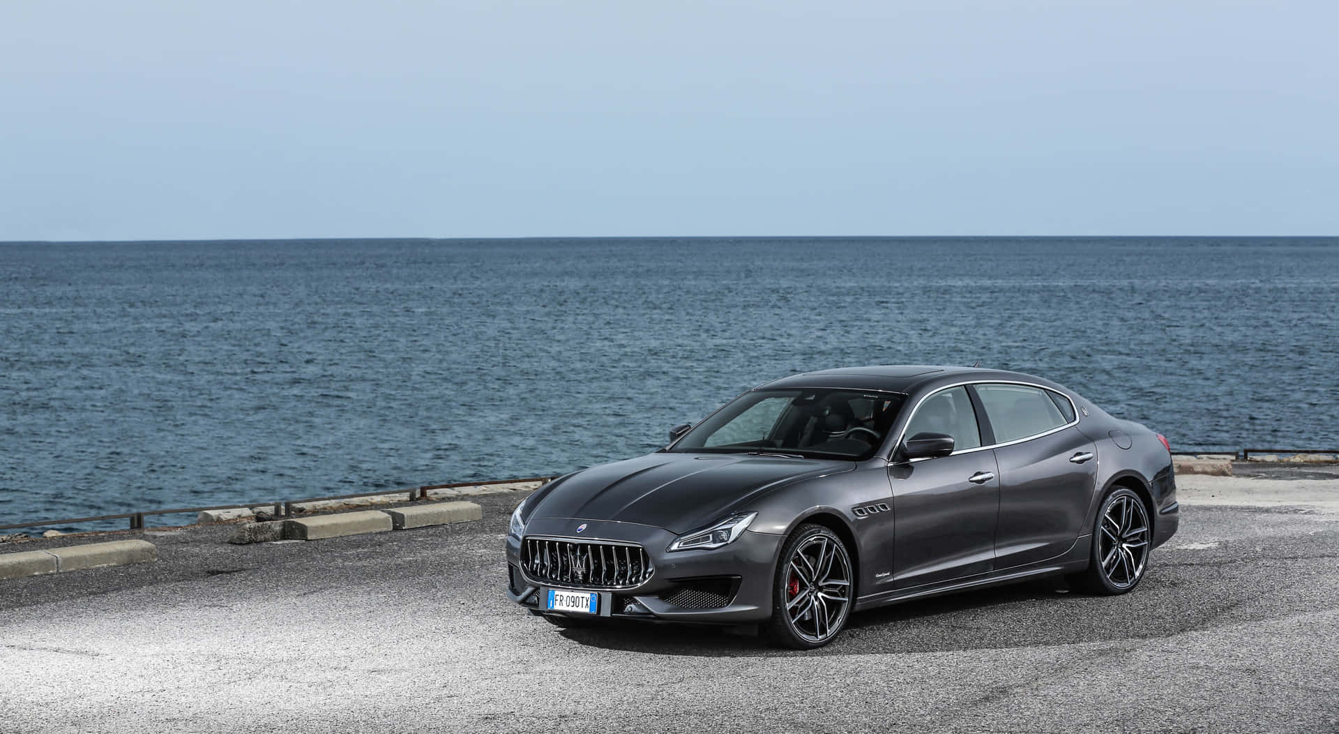 High-speed Luxury - The Maserati Quattroporte Wallpaper