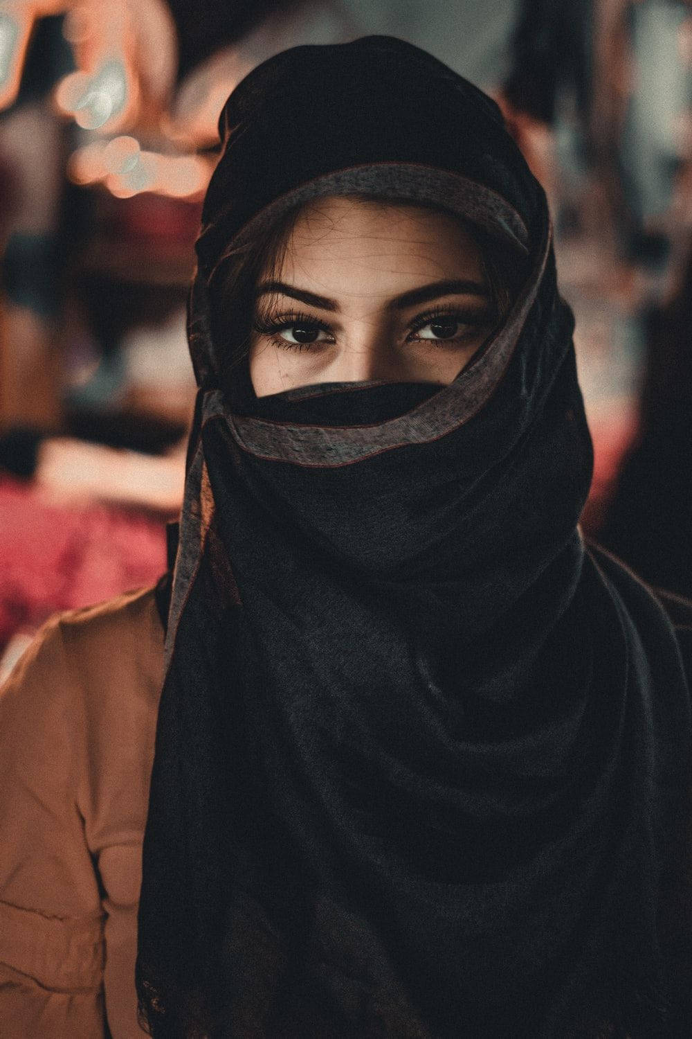 Hijab Girl Enchanting Eyes Wallpaper