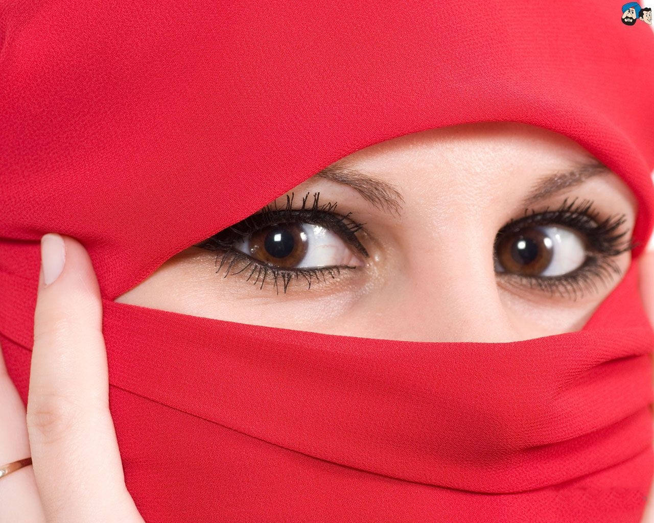 Hijab Girl Mysterious Eyes Wallpaper