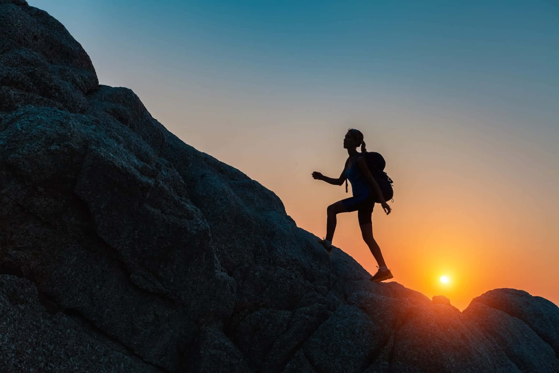 Silhouet Van Een Hiker Bij Zonsondergang Avontuur Achtergrond