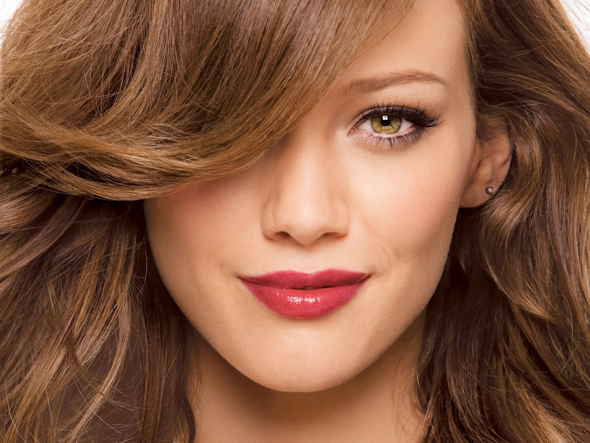 Hilary Duff Brown Hair Red Lipstick Wallpaper