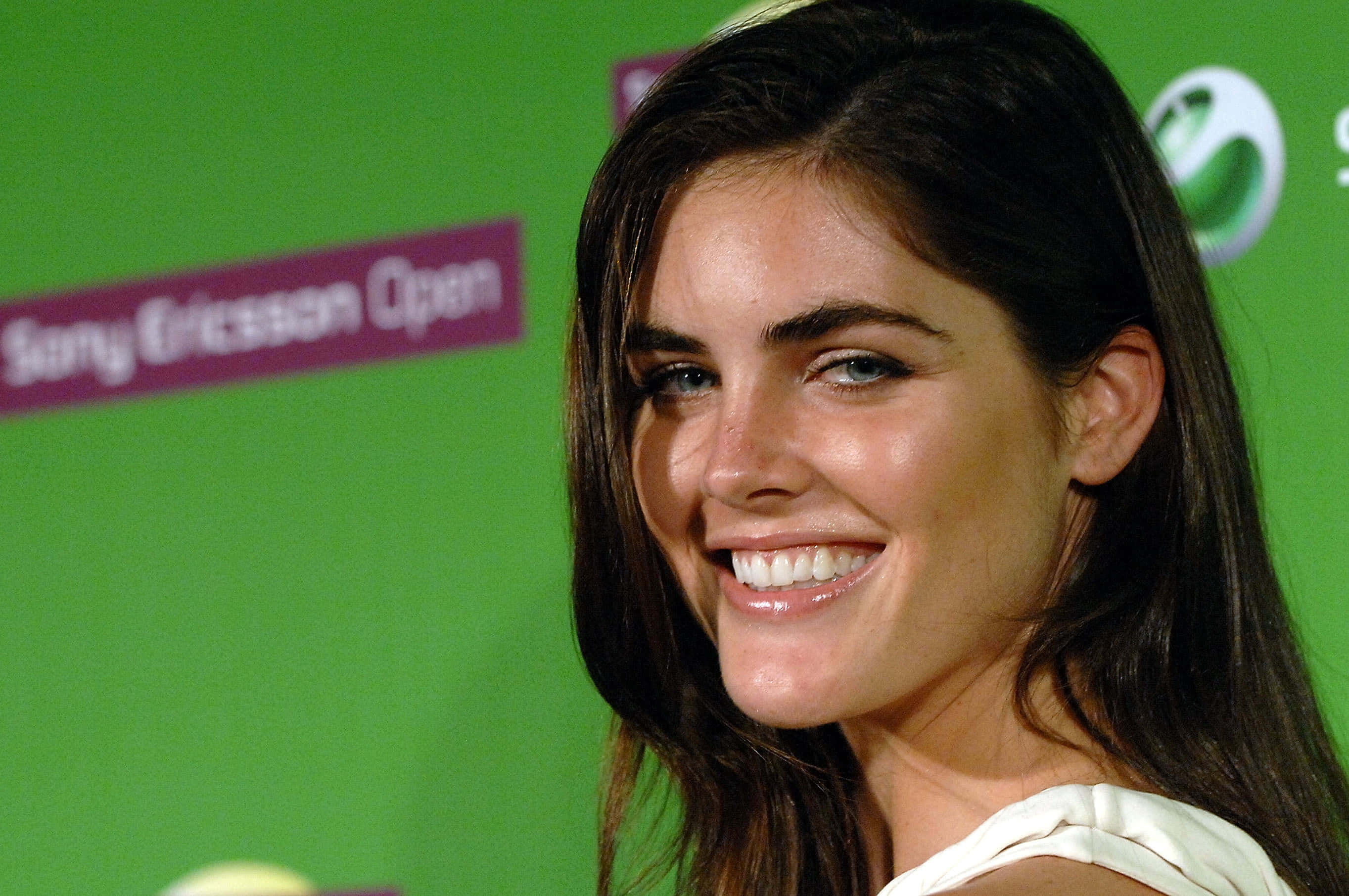 Hilary Rhoda At An Exquisite Fashion Event Wallpaper