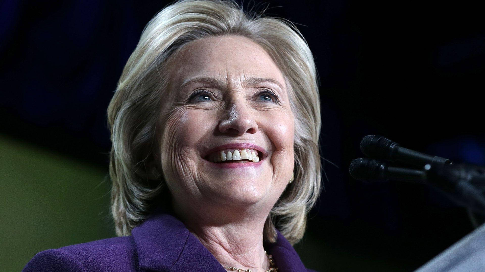 Hillary Clinton Happy Look Wallpaper