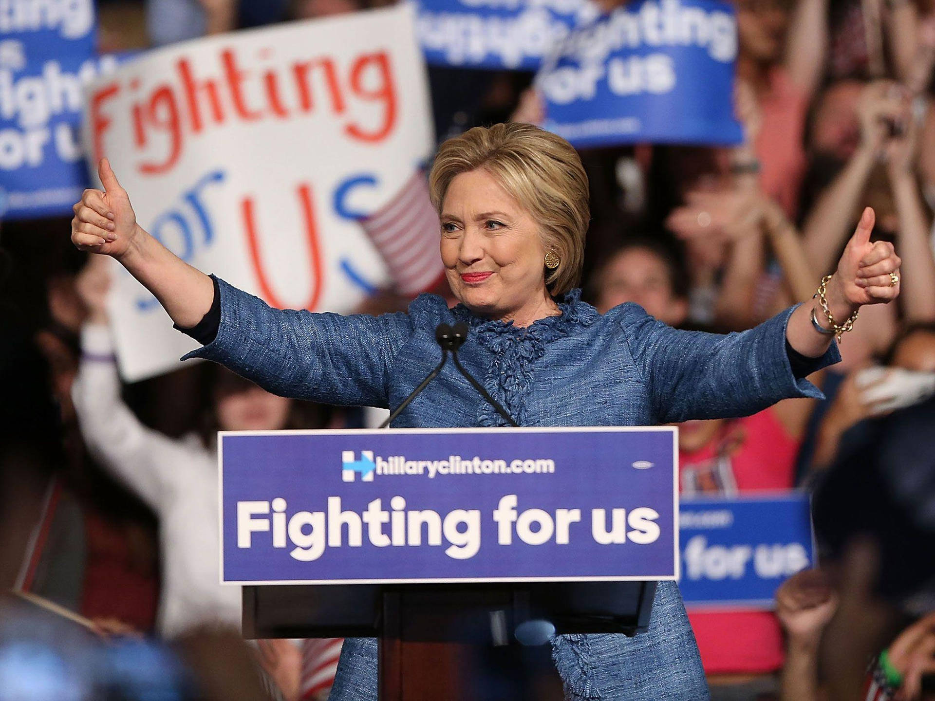 Hillary Clinton Thumbs Up Wallpaper