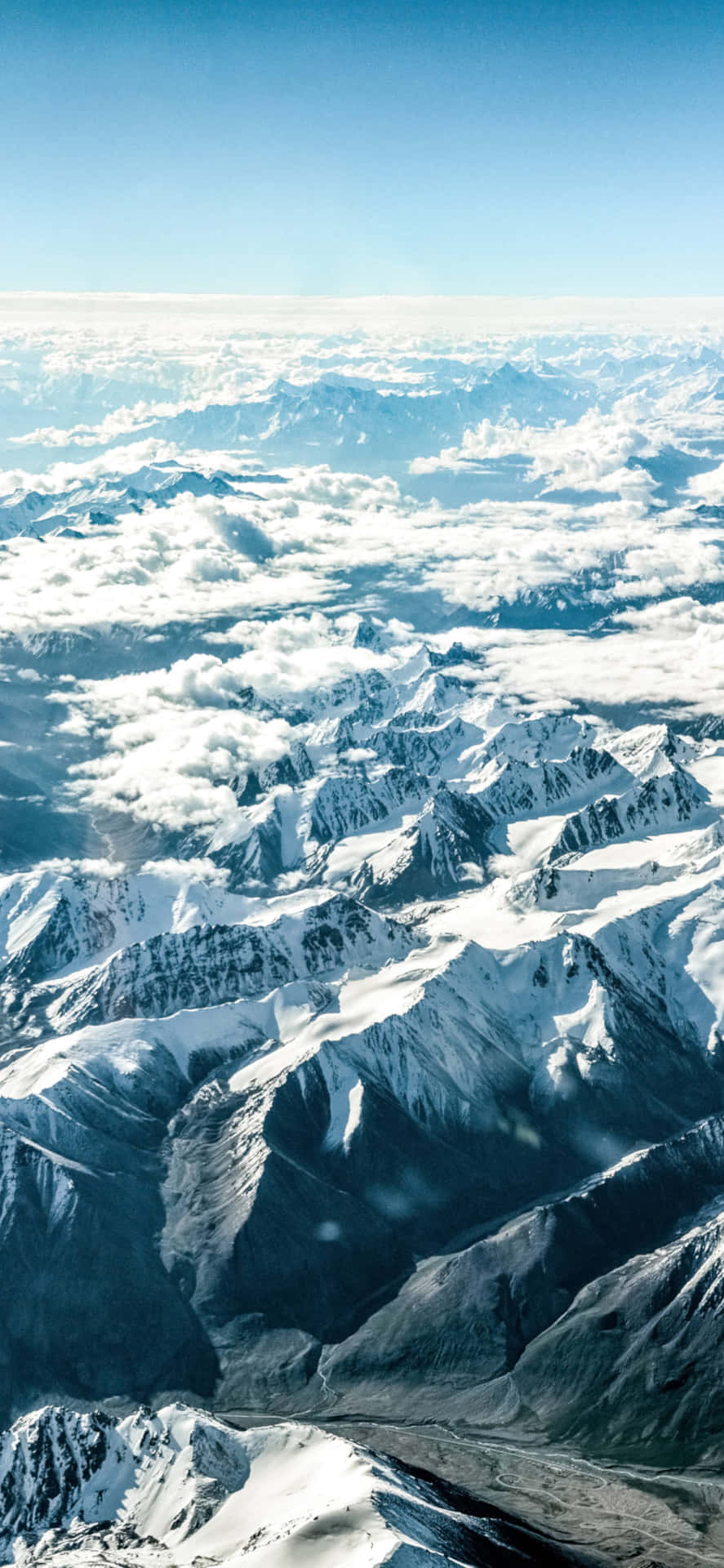 Lascumbres Del Nevado Himalaya, Extendiéndose Hacia El Cielo.