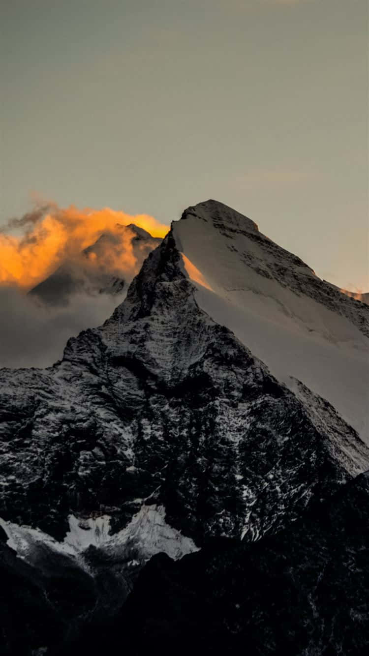 Imponentespicos De La Cordillera Del Himalaya