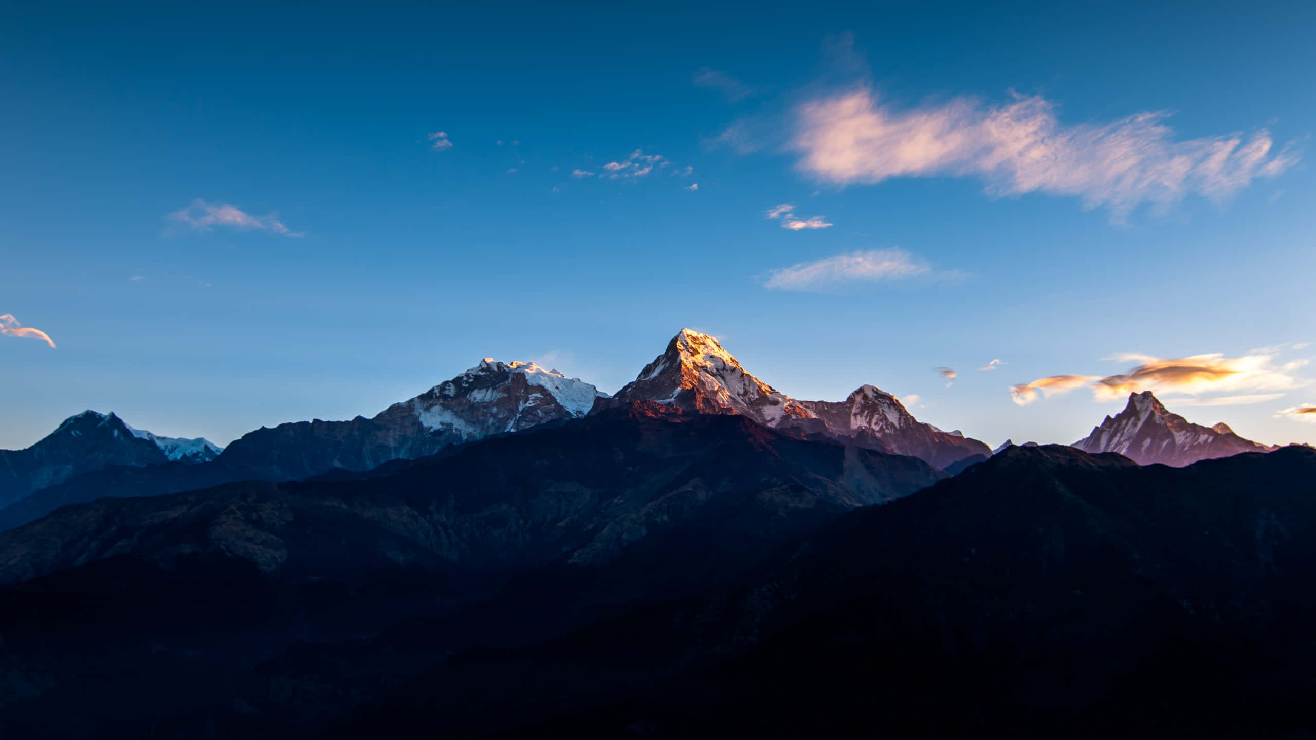 Laimpresionante Belleza De Las Majestuosas Montañas Del Himalaya.