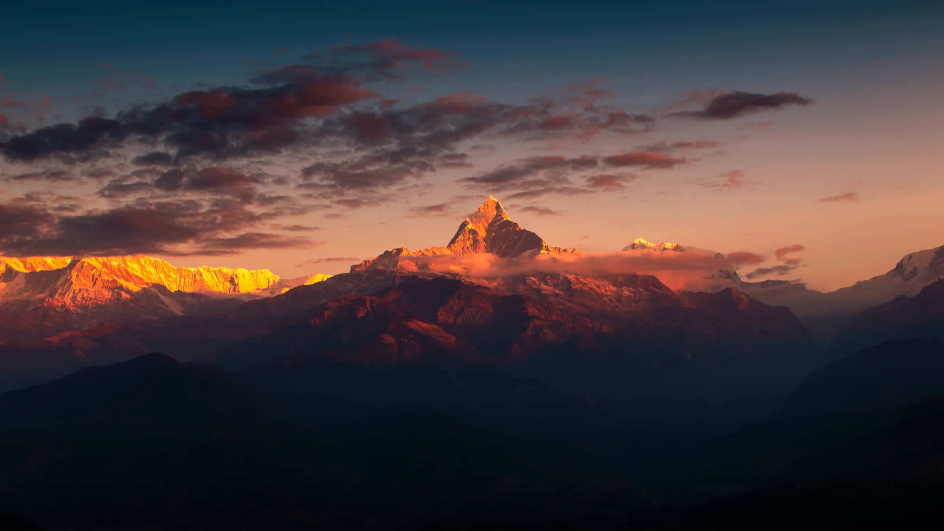 Enhisnande Utsikt Över Mount Himalaya, Världens Högsta Bergskedja.