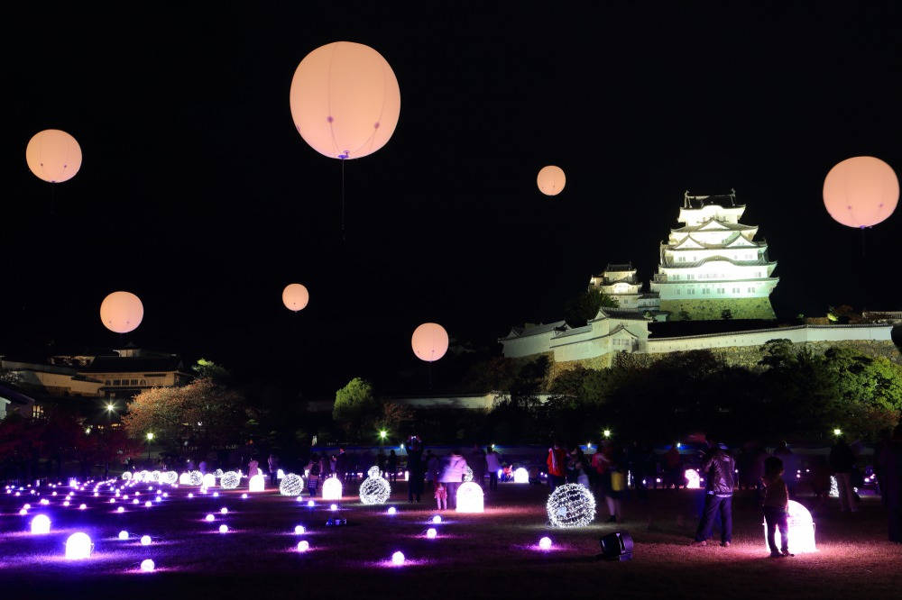 Himeji Castle And Flying Lanterns Wallpaper