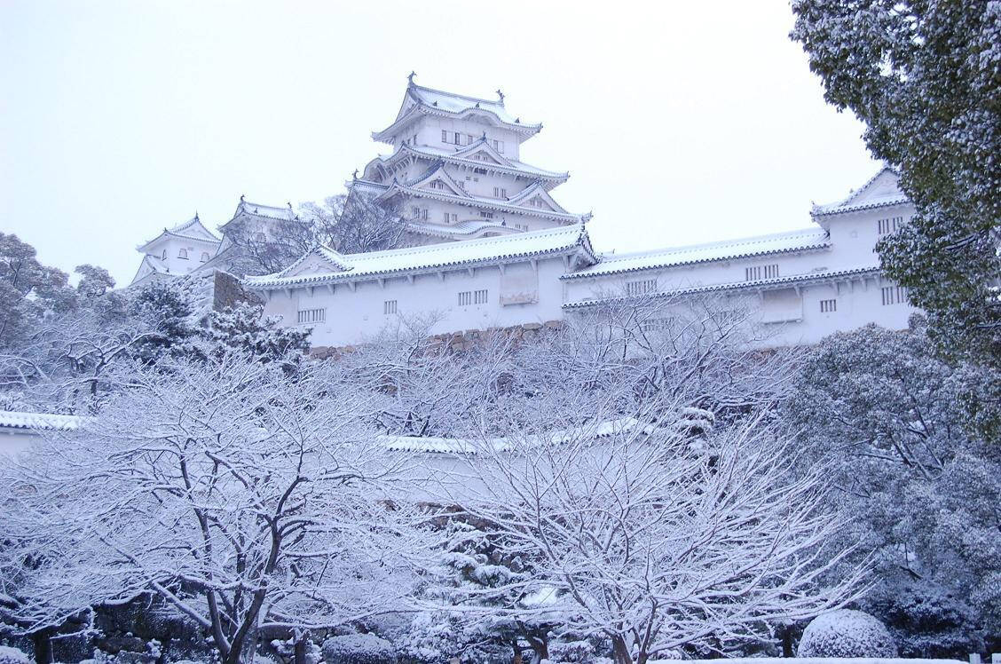 Himeji Castle In Snow Wallpaper