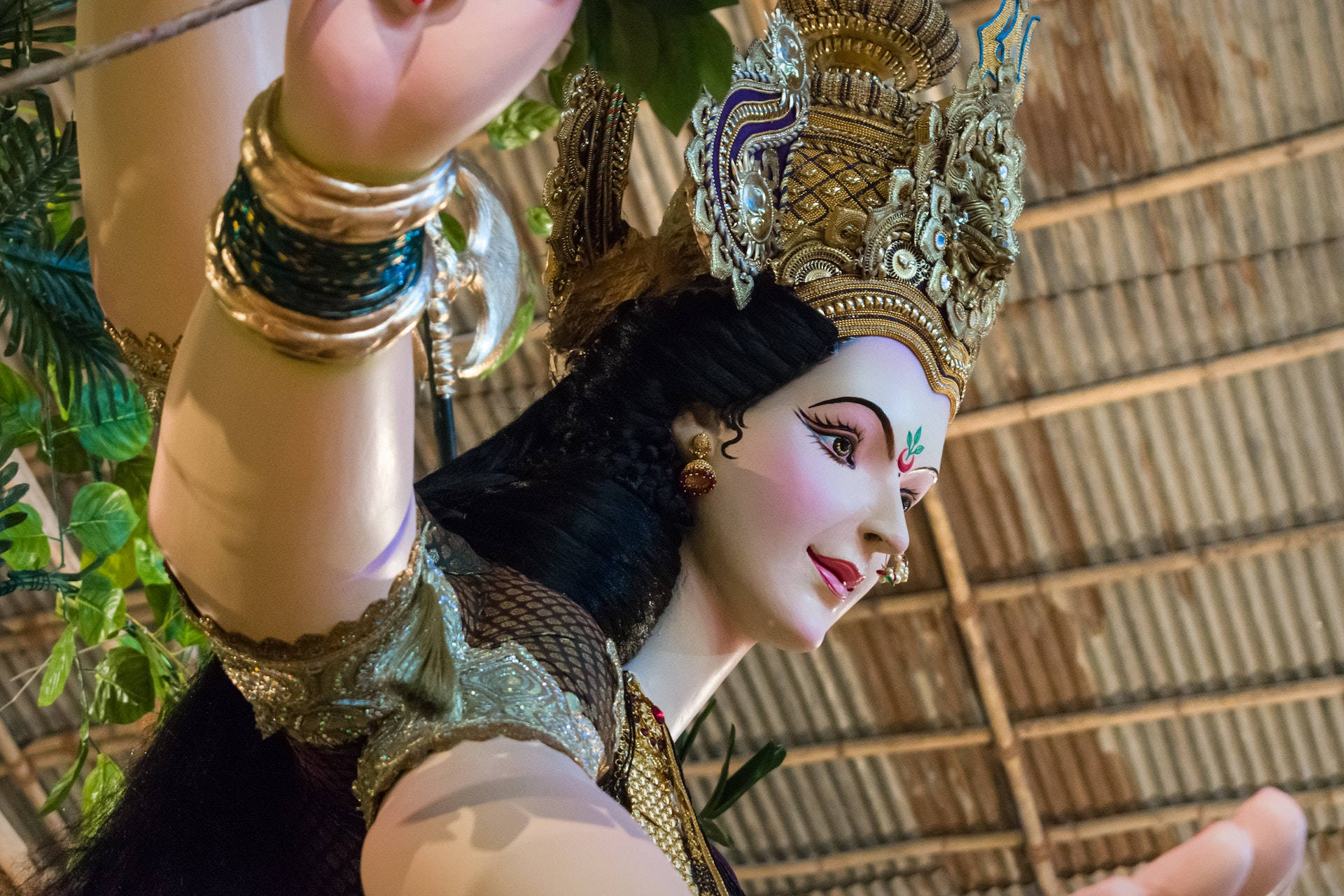 Estatuamajestuosa De La Diosa Hindú Durga. Fondo de pantalla
