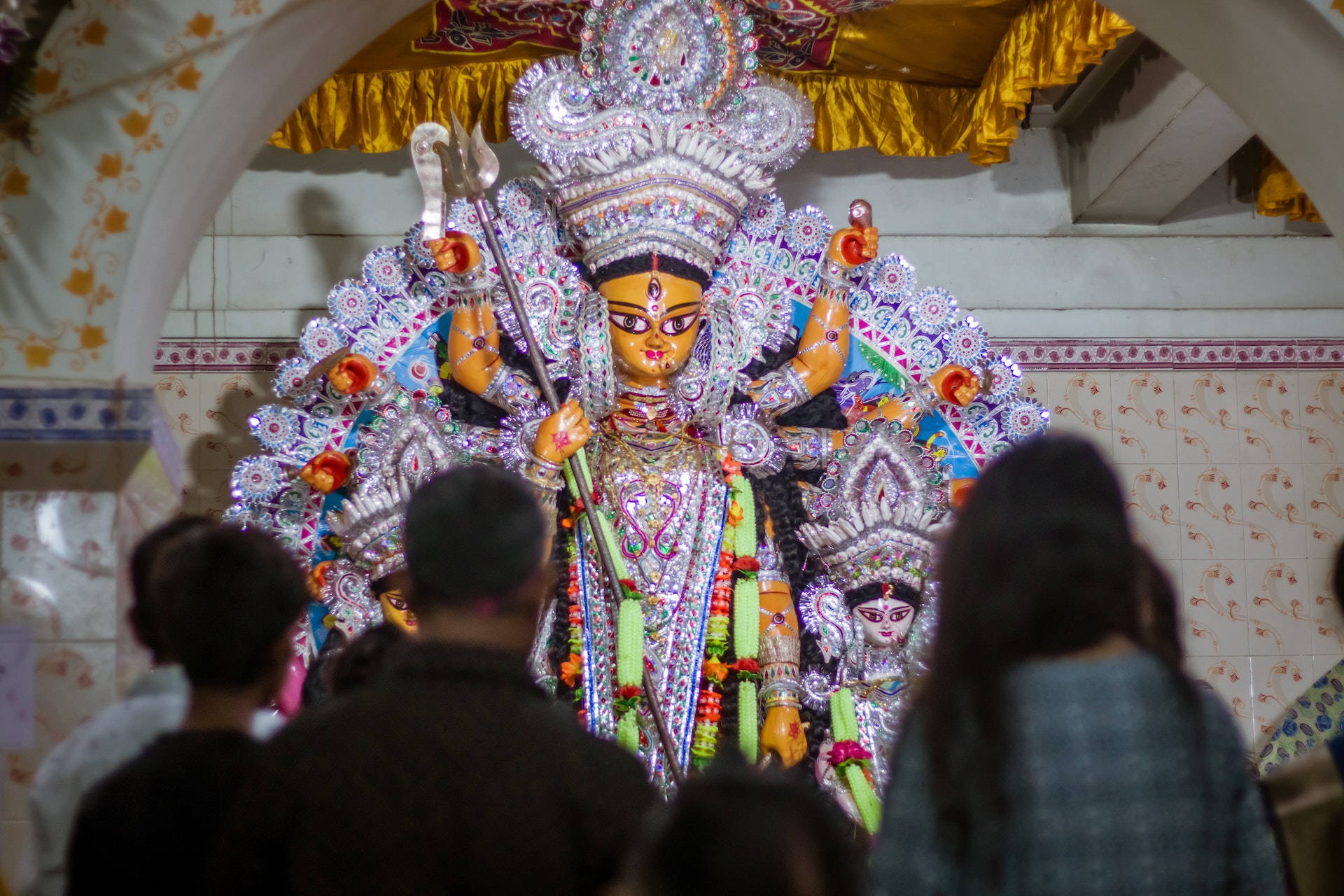 Estatuade La Diosa Hindú Durga En Un Templo Fondo de pantalla