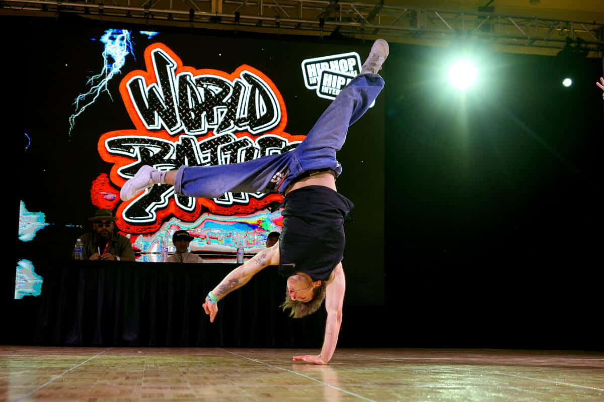 Hip Hop Dance Competition Handstand Freeze Wallpaper