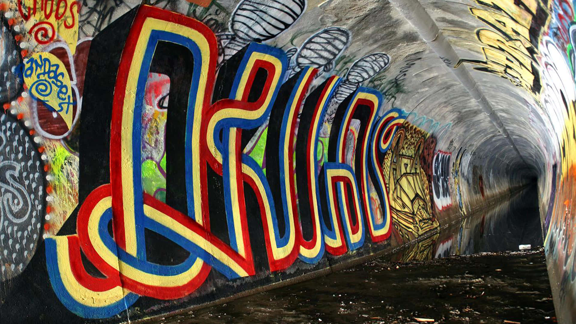 Pop Art-Inspired Graffiti Art Wallpaper